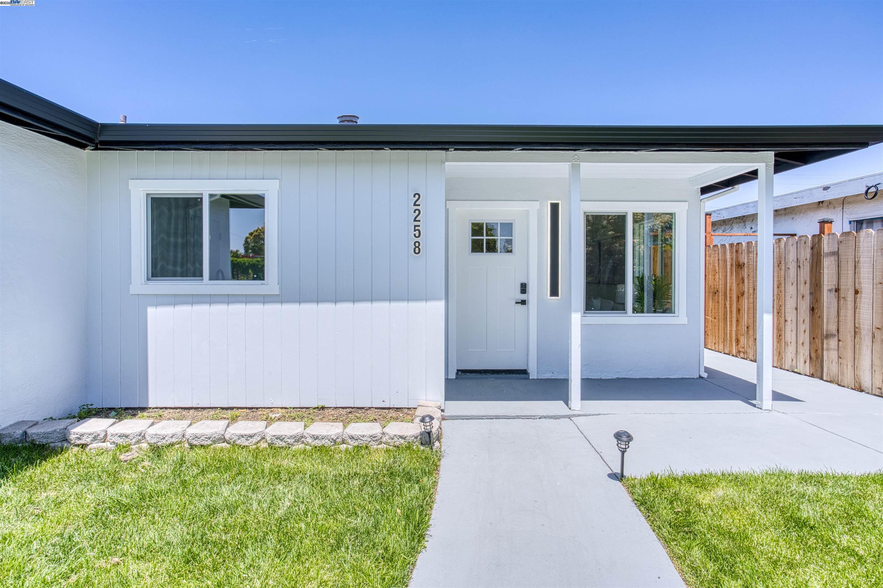 Detail Gallery Image 2 of 57 For 2258 Sitka St, San Leandro,  CA 94577 - 3 Beds | 2 Baths