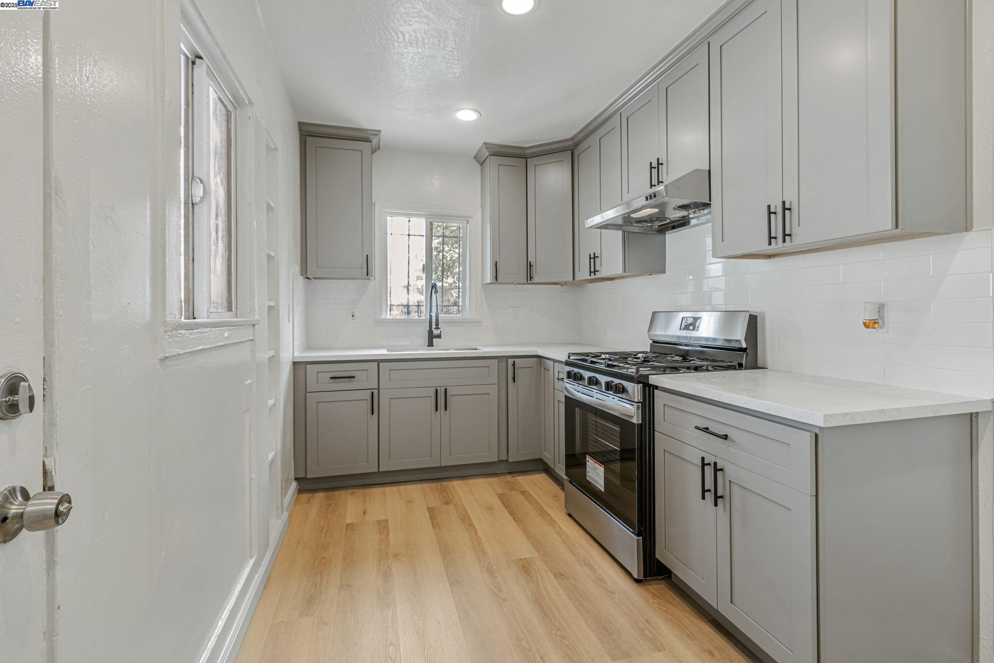 Detail Gallery Image 1 of 15 For 1273 98th Ave, Oakland,  CA 94603 - 5 Beds | 2 Baths