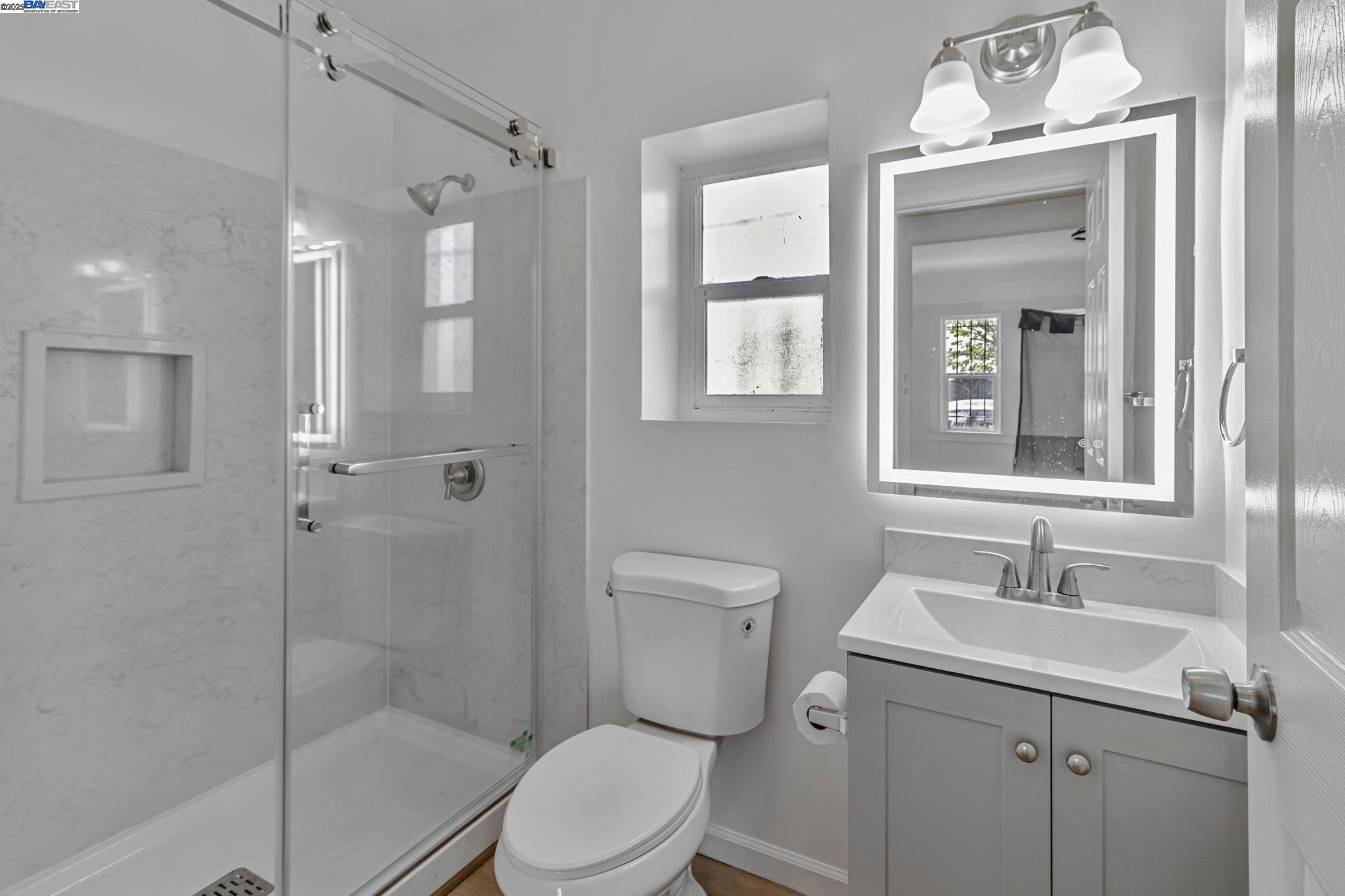 Detail Gallery Image 2 of 15 For 1273 98th Ave, Oakland,  CA 94603 - 5 Beds | 2 Baths