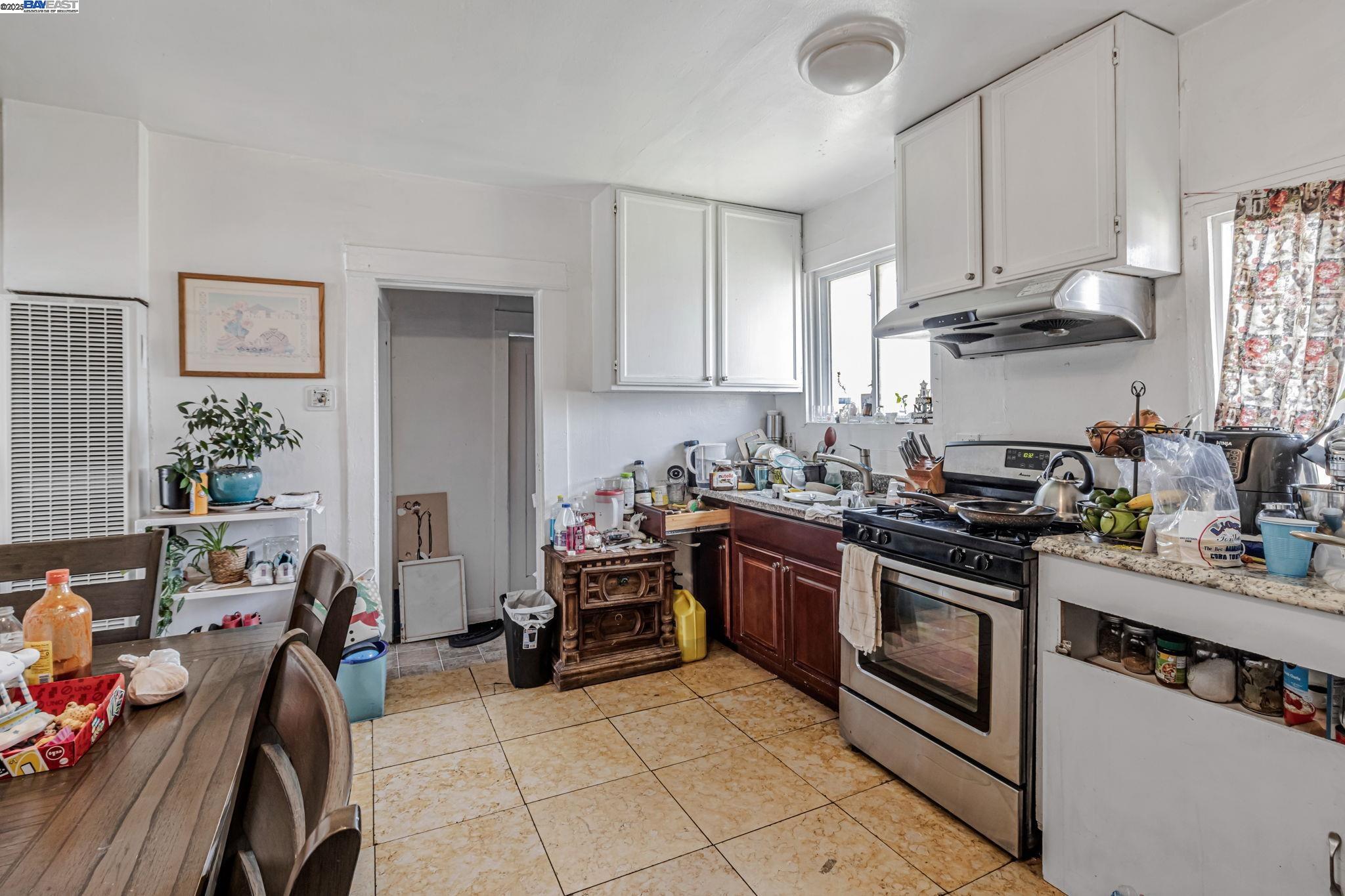 Detail Gallery Image 13 of 15 For 1273 98th Ave, Oakland,  CA 94603 - 5 Beds | 2 Baths