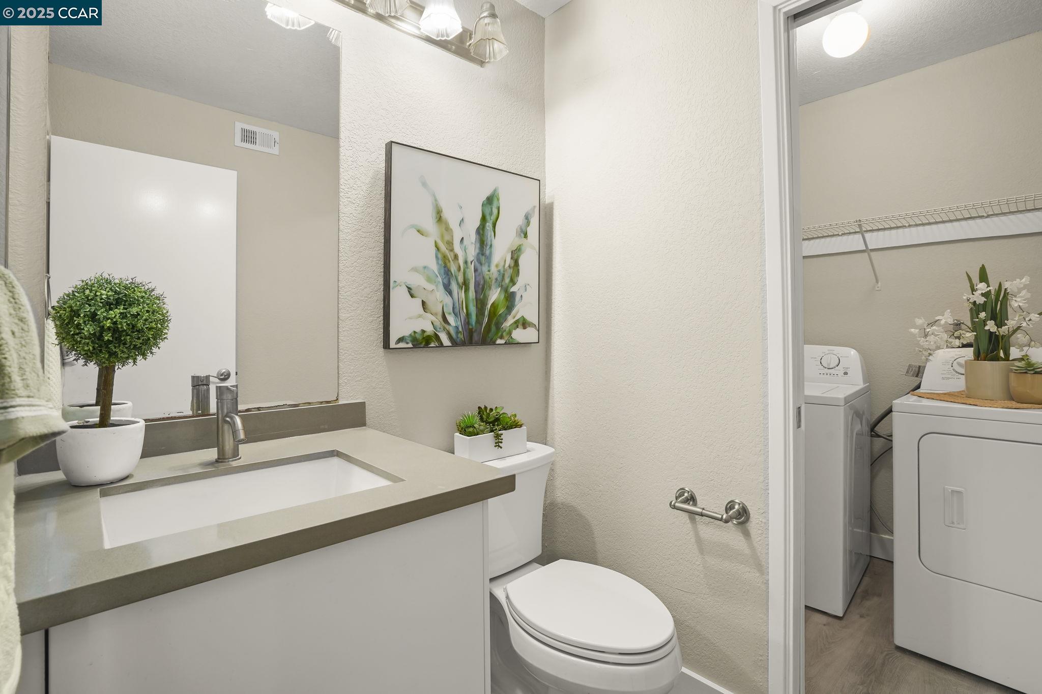 Detail Gallery Image 12 of 29 For 485 Canyon Oaks Dr #J,  Oakland,  CA 94605 - 2 Beds | 2/1 Baths
