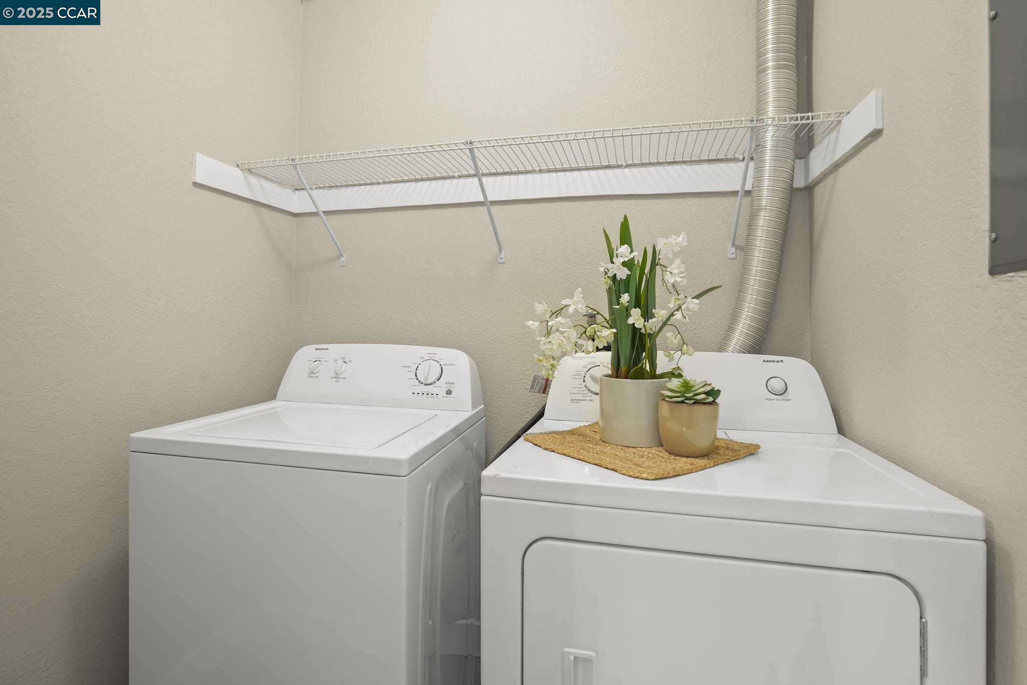 Detail Gallery Image 13 of 29 For 485 Canyon Oaks Dr #J,  Oakland,  CA 94605 - 2 Beds | 2/1 Baths