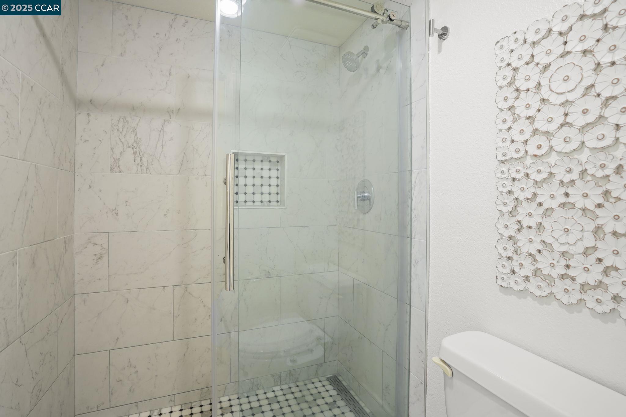 Detail Gallery Image 24 of 29 For 485 Canyon Oaks Dr #J,  Oakland,  CA 94605 - 2 Beds | 2/1 Baths