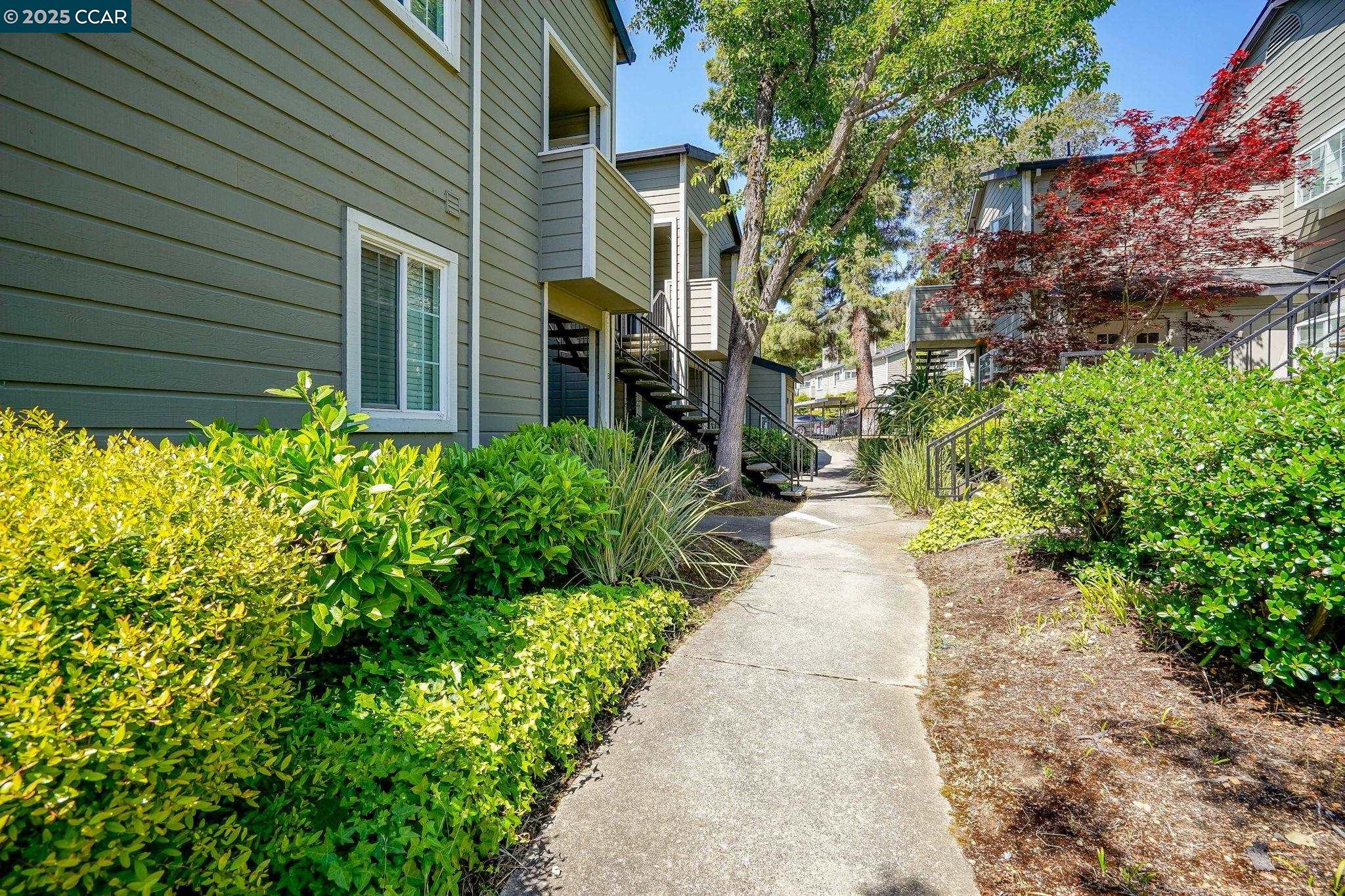 Detail Gallery Image 26 of 29 For 485 Canyon Oaks Dr #J,  Oakland,  CA 94605 - 2 Beds | 2/1 Baths