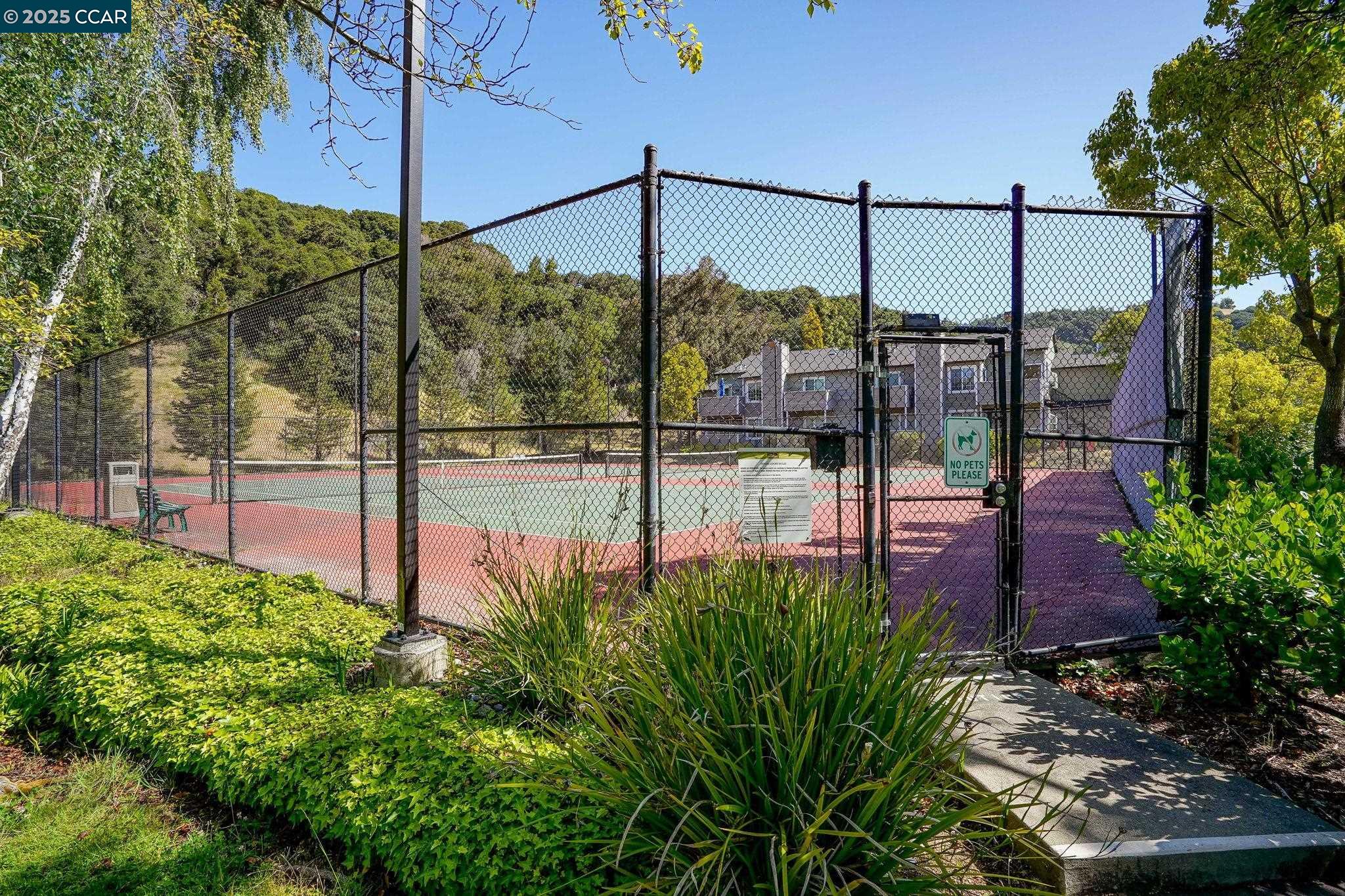 Detail Gallery Image 29 of 29 For 485 Canyon Oaks Dr #J,  Oakland,  CA 94605 - 2 Beds | 2/1 Baths