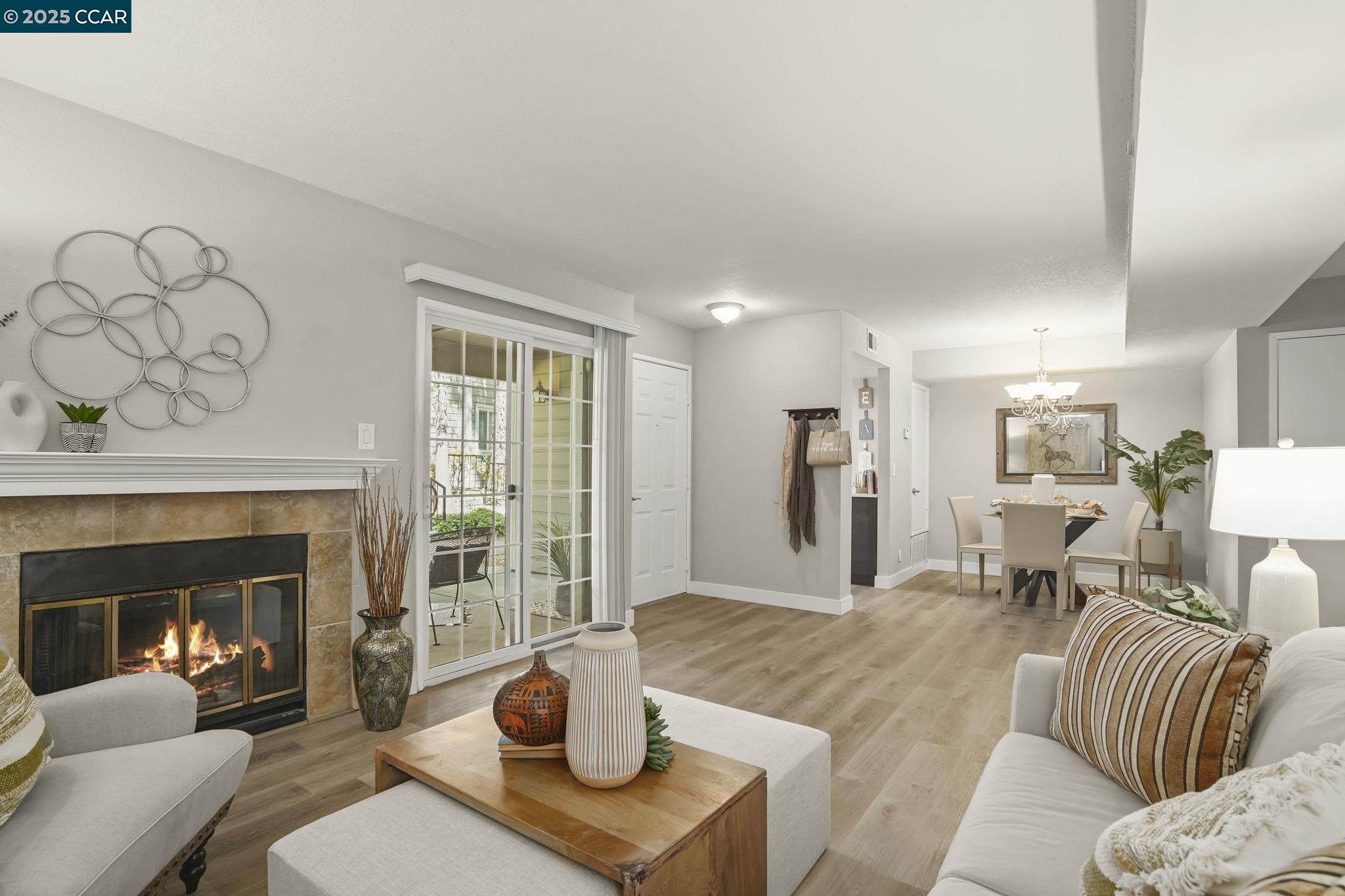 Detail Gallery Image 4 of 29 For 485 Canyon Oaks Dr #J,  Oakland,  CA 94605 - 2 Beds | 2/1 Baths