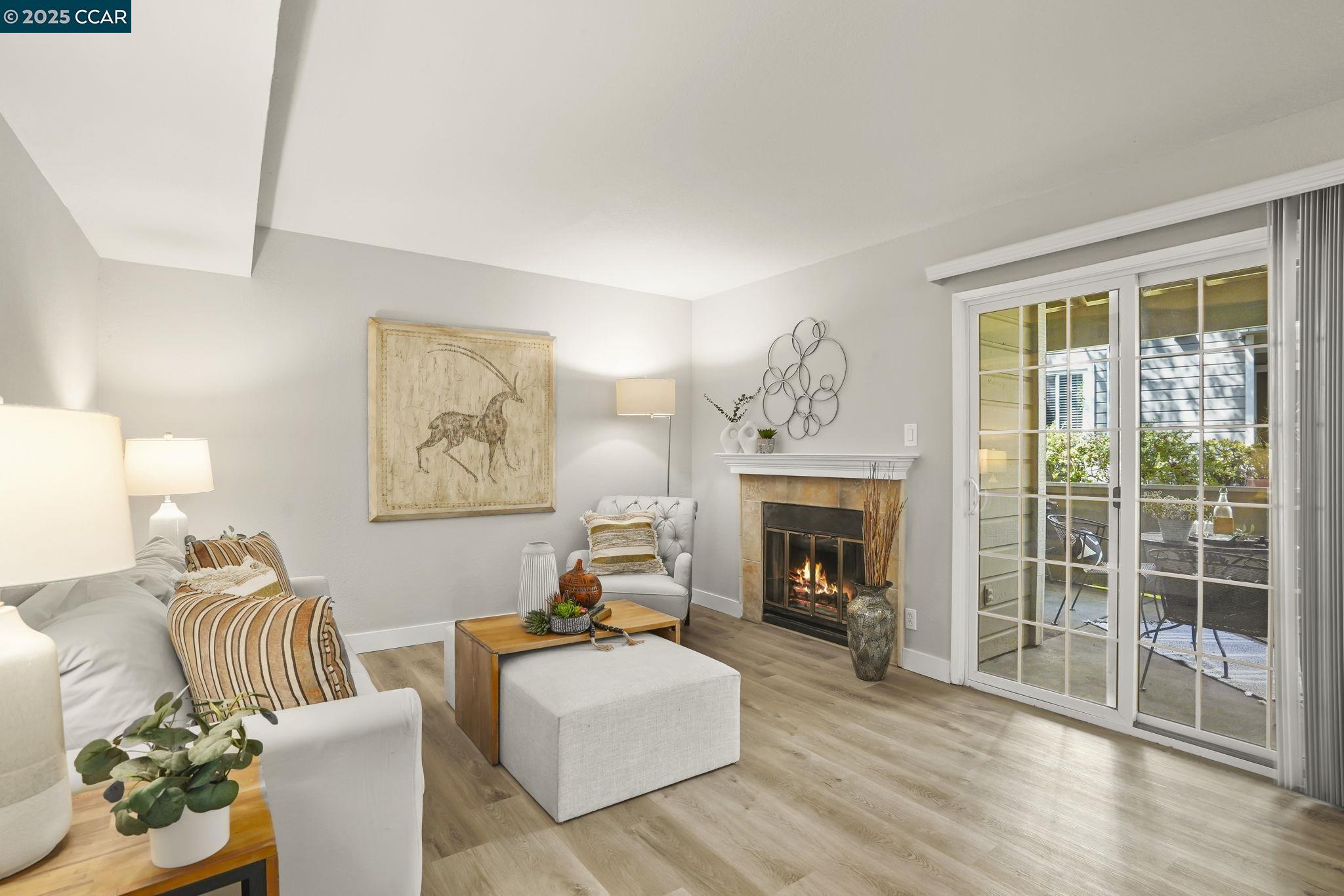 Detail Gallery Image 6 of 29 For 485 Canyon Oaks Dr #J,  Oakland,  CA 94605 - 2 Beds | 2/1 Baths