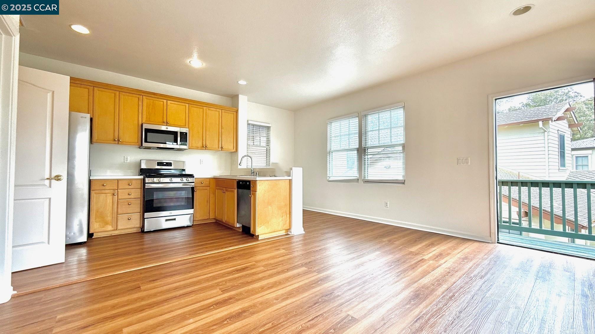 Detail Gallery Image 11 of 27 For 1136 Taraya Terr - Unit B, Hercules,  CA 94547 - 1 Beds | 1 Baths