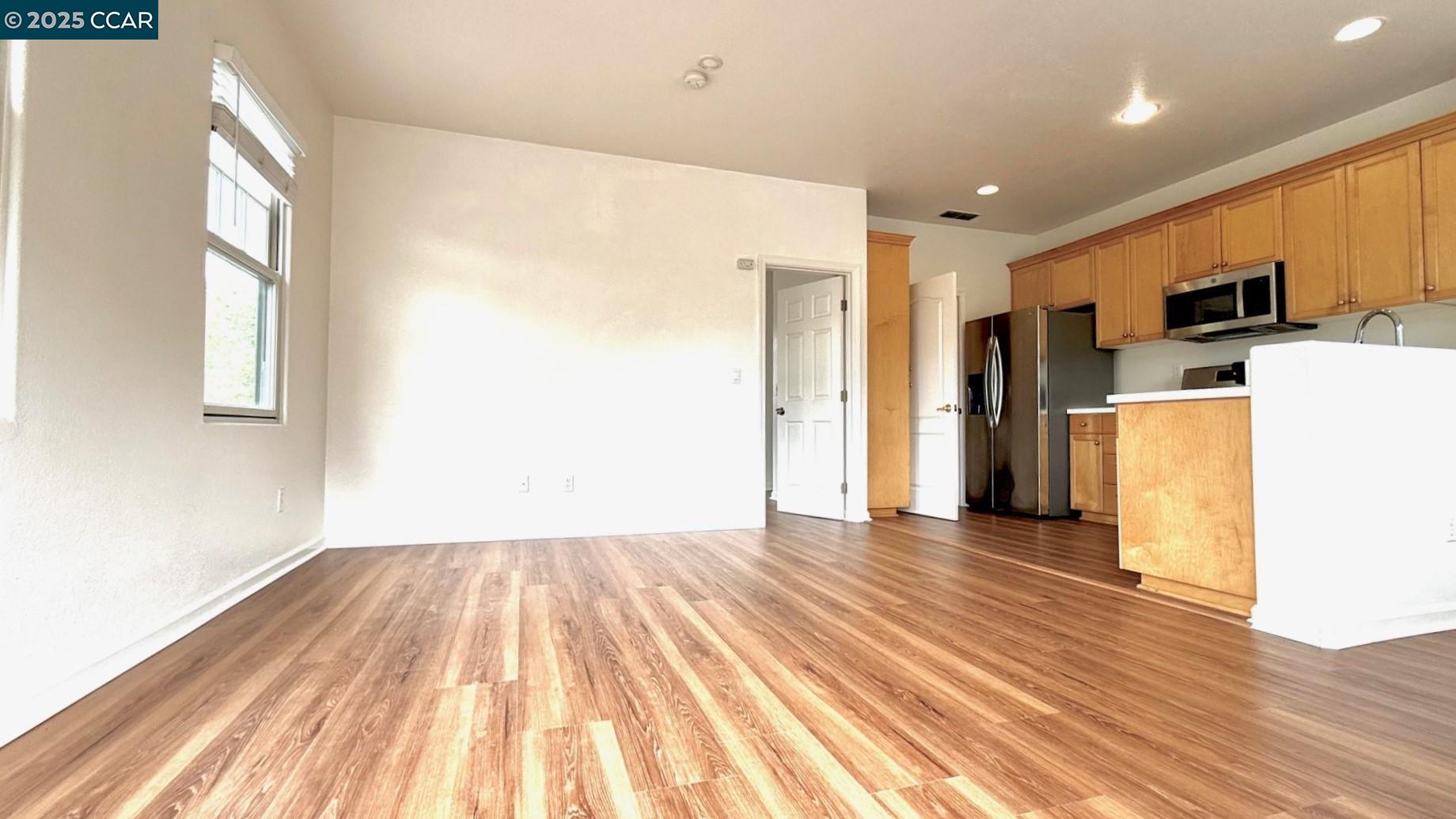 Detail Gallery Image 12 of 27 For 1136 Taraya Terr - Unit B, Hercules,  CA 94547 - 1 Beds | 1 Baths