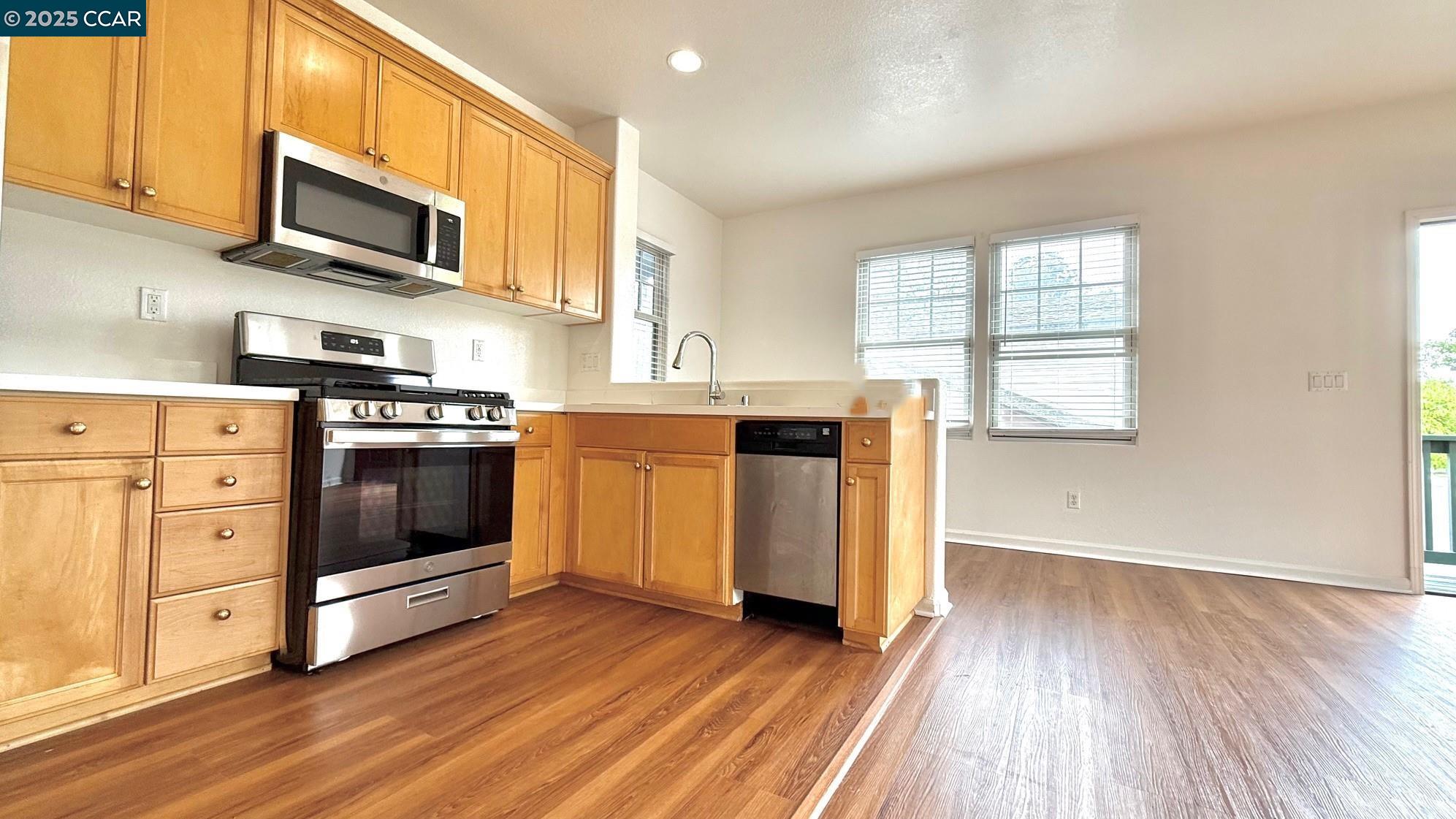 Detail Gallery Image 14 of 27 For 1136 Taraya Terr - Unit B, Hercules,  CA 94547 - 1 Beds | 1 Baths