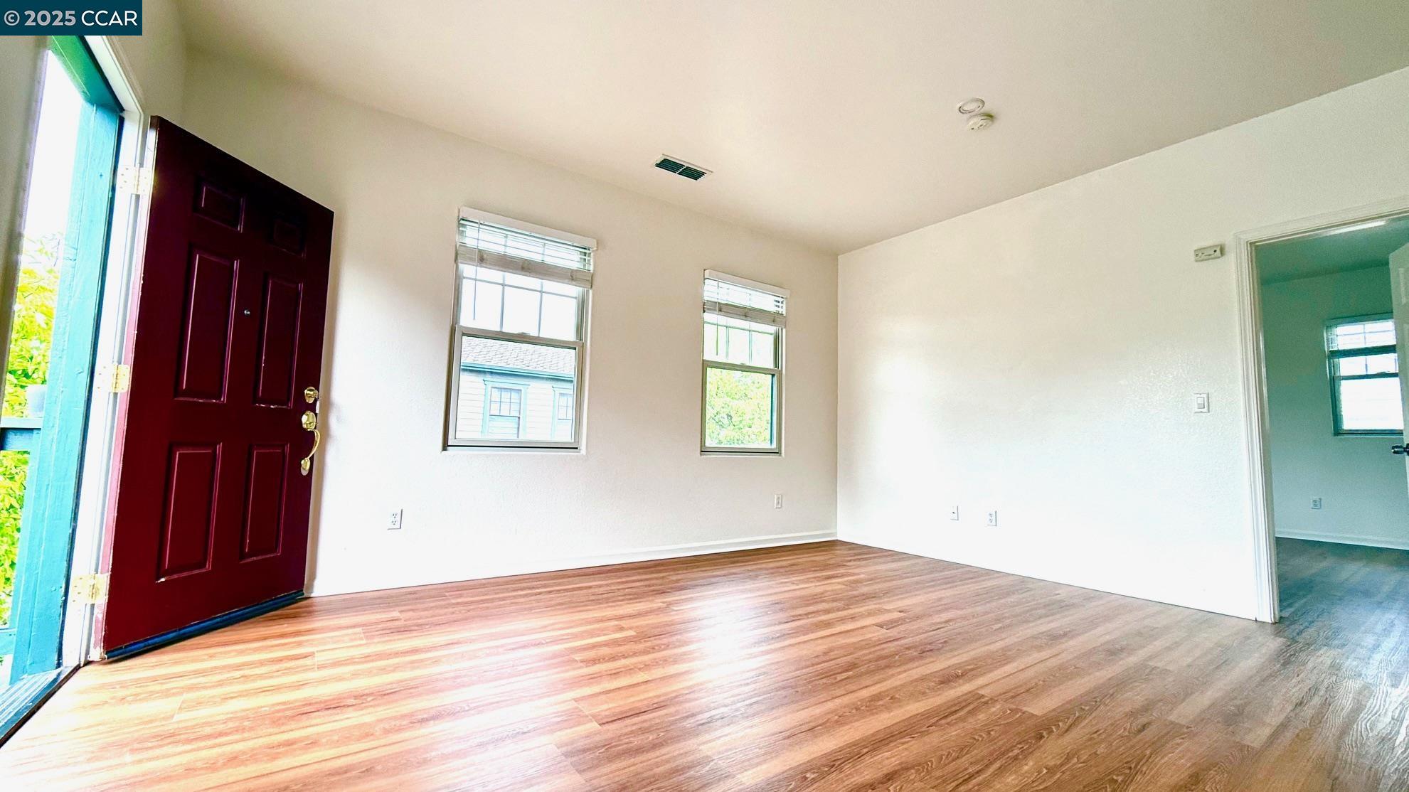 Detail Gallery Image 4 of 27 For 1136 Taraya Terr - Unit B, Hercules,  CA 94547 - 1 Beds | 1 Baths
