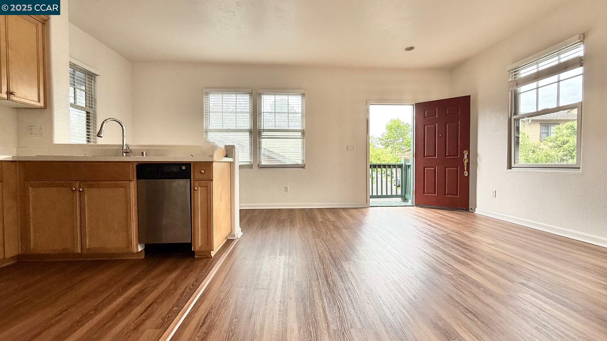 Detail Gallery Image 5 of 27 For 1136 Taraya Terr - Unit B, Hercules,  CA 94547 - 1 Beds | 1 Baths