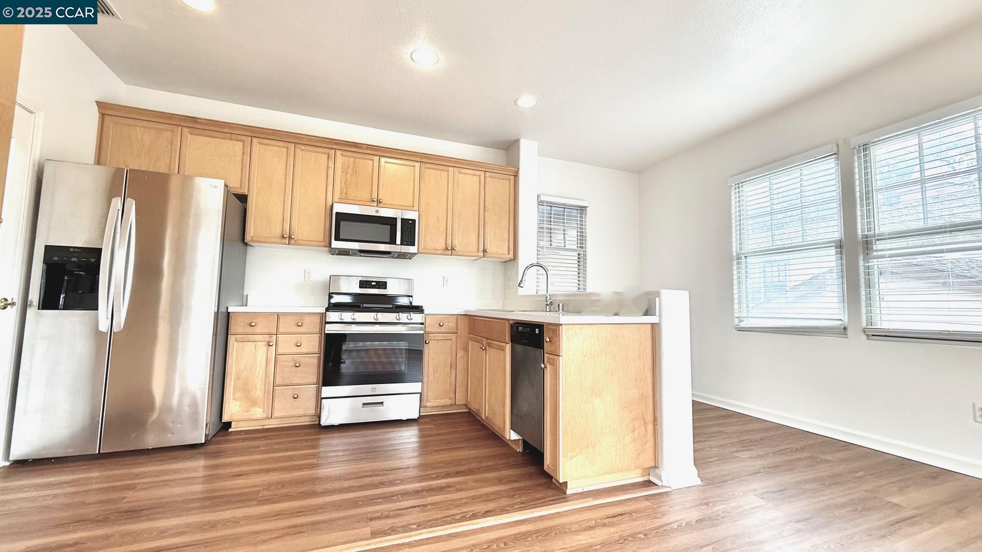 Detail Gallery Image 8 of 27 For 1136 Taraya Terr - Unit B, Hercules,  CA 94547 - 1 Beds | 1 Baths