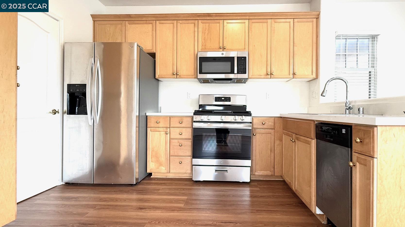 Detail Gallery Image 9 of 27 For 1136 Taraya Terr - Unit B, Hercules,  CA 94547 - 1 Beds | 1 Baths