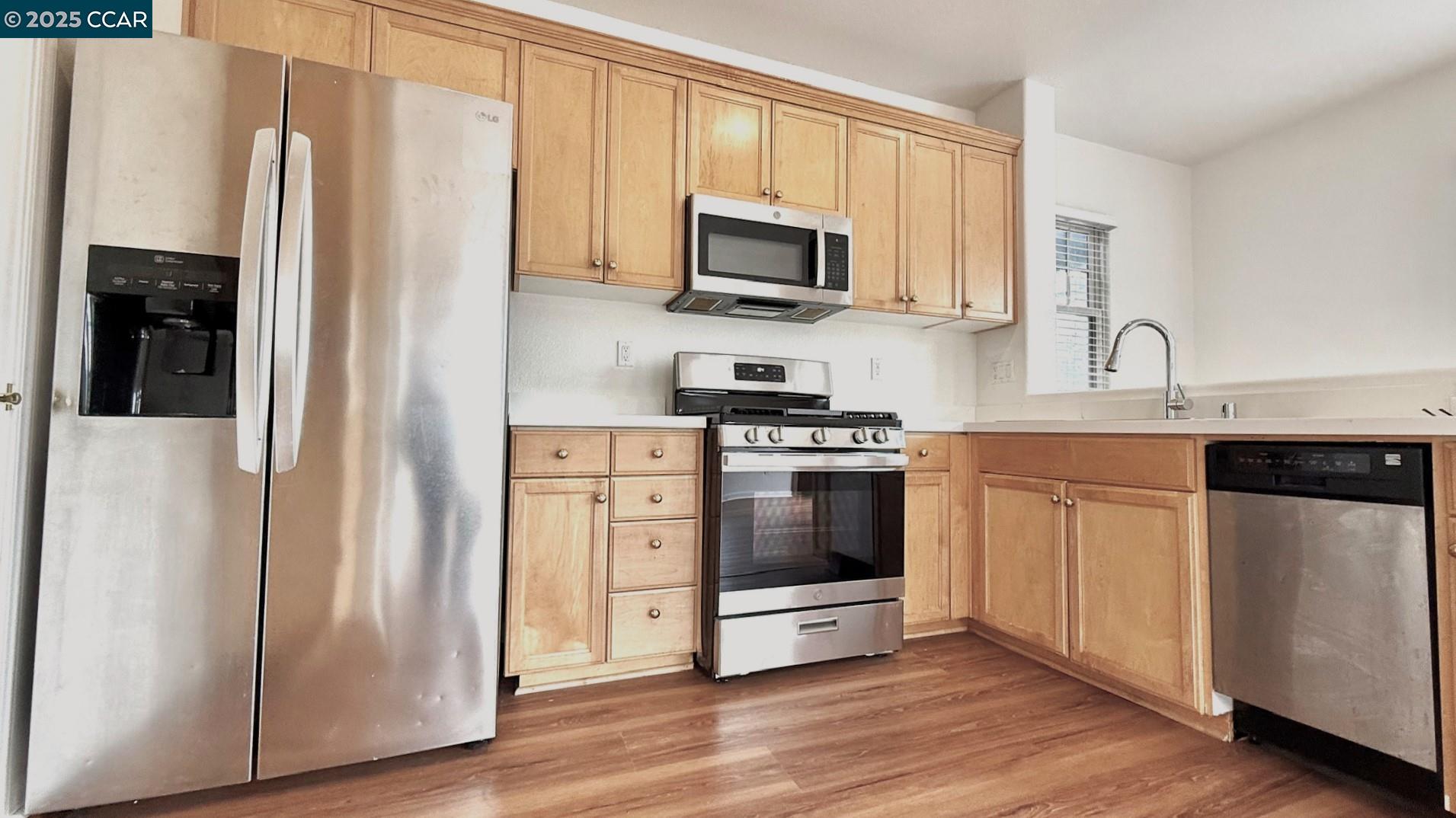 Detail Gallery Image 10 of 27 For 1136 Taraya Terr - Unit B, Hercules,  CA 94547 - 1 Beds | 1 Baths