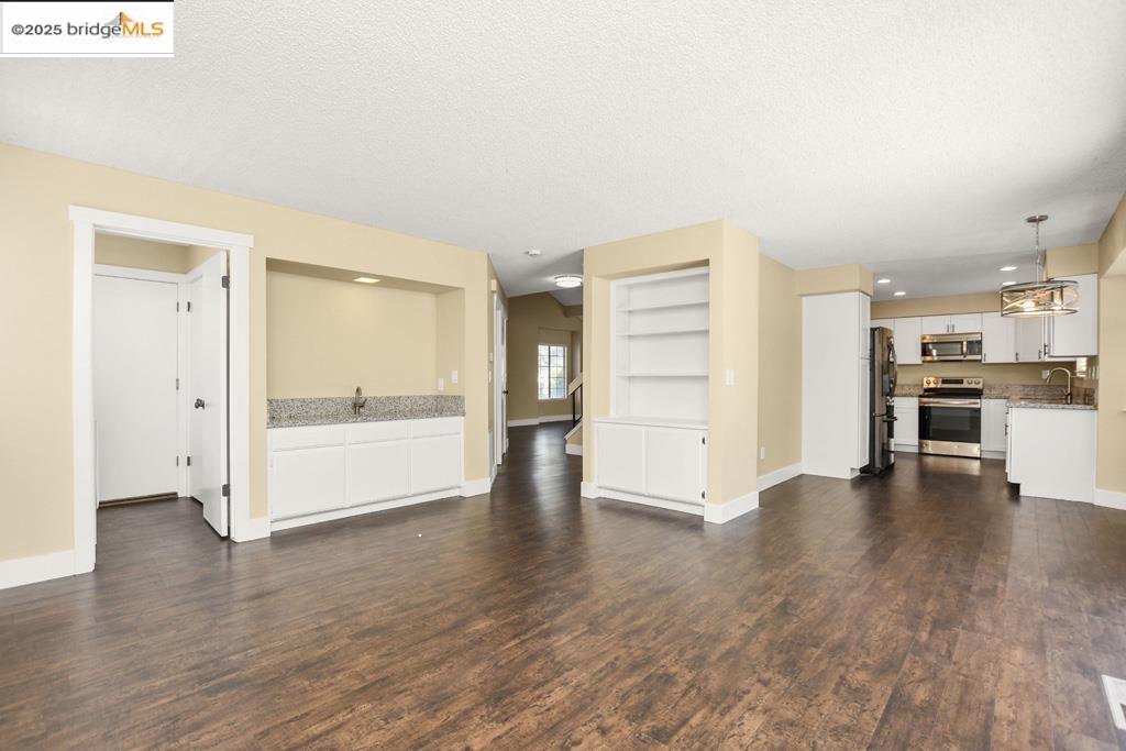 Detail Gallery Image 14 of 35 For 921 Clay Ct, Antioch,  CA 94509 - 4 Beds | 2/1 Baths