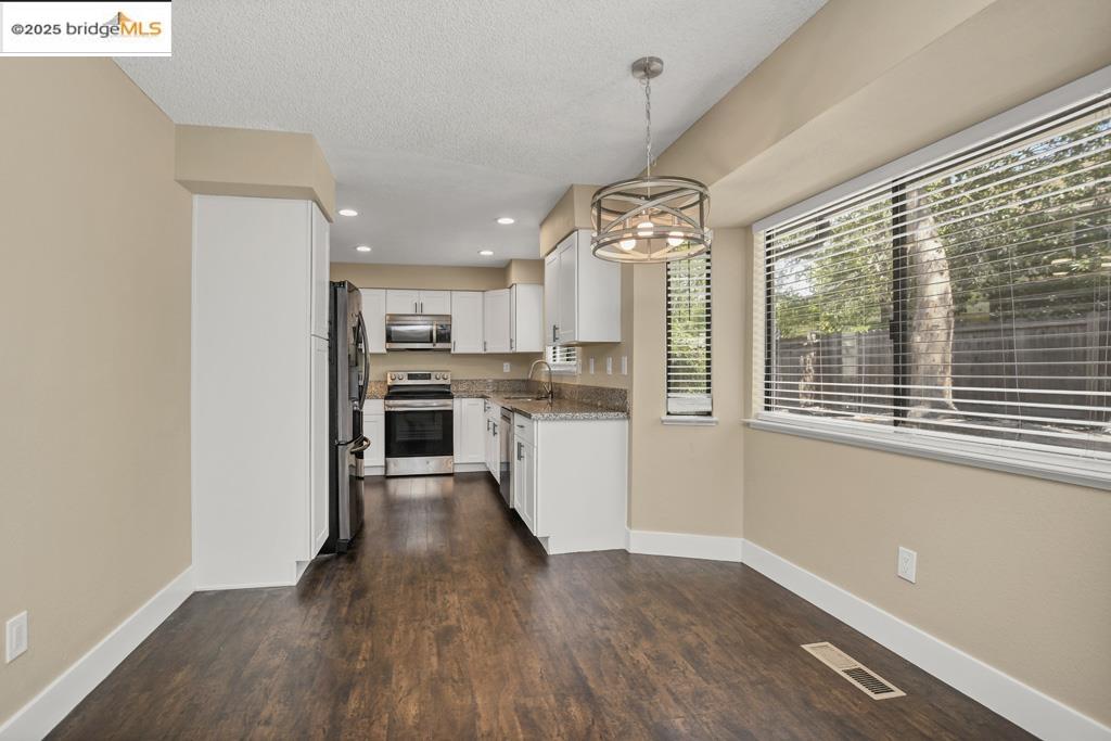 Detail Gallery Image 16 of 35 For 921 Clay Ct, Antioch,  CA 94509 - 4 Beds | 2/1 Baths