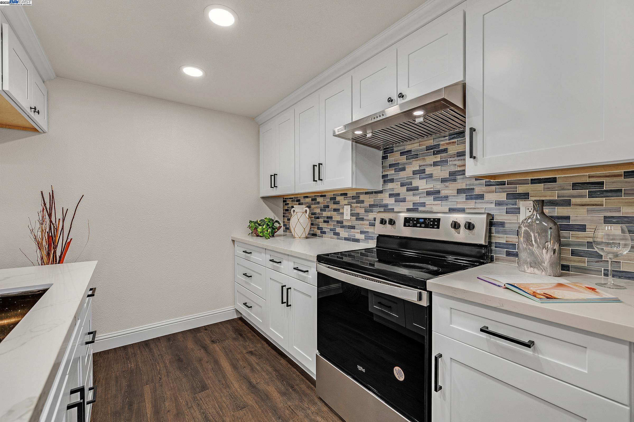 Detail Gallery Image 4 of 35 For 6488 Buena Vista Dr #B,  Newark,  CA 94560 - 2 Beds | 2 Baths