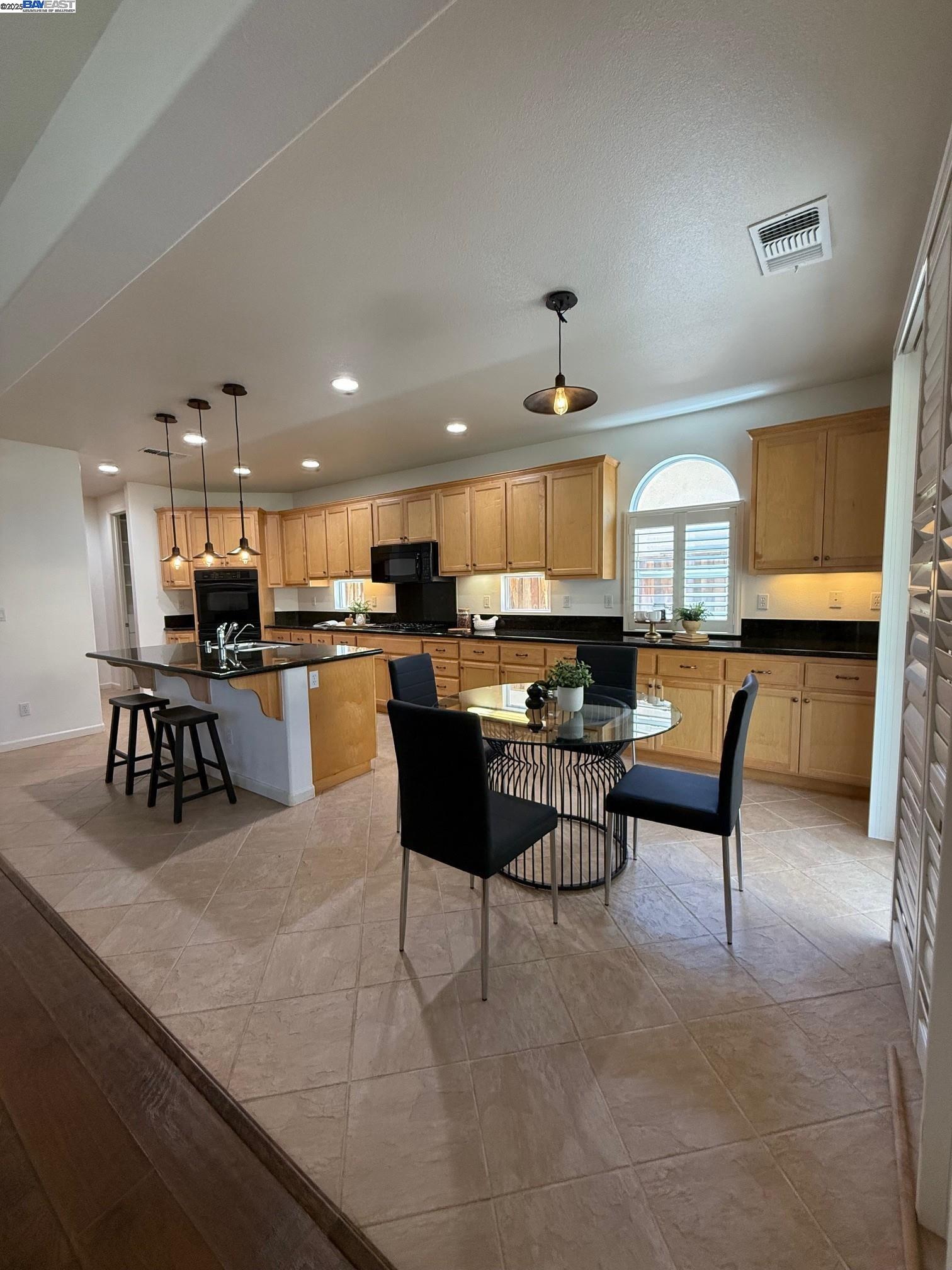 Detail Gallery Image 10 of 25 For 5618 Arcadia Cir, Discovery Bay,  CA 94505 - 6 Beds | 4/1 Baths