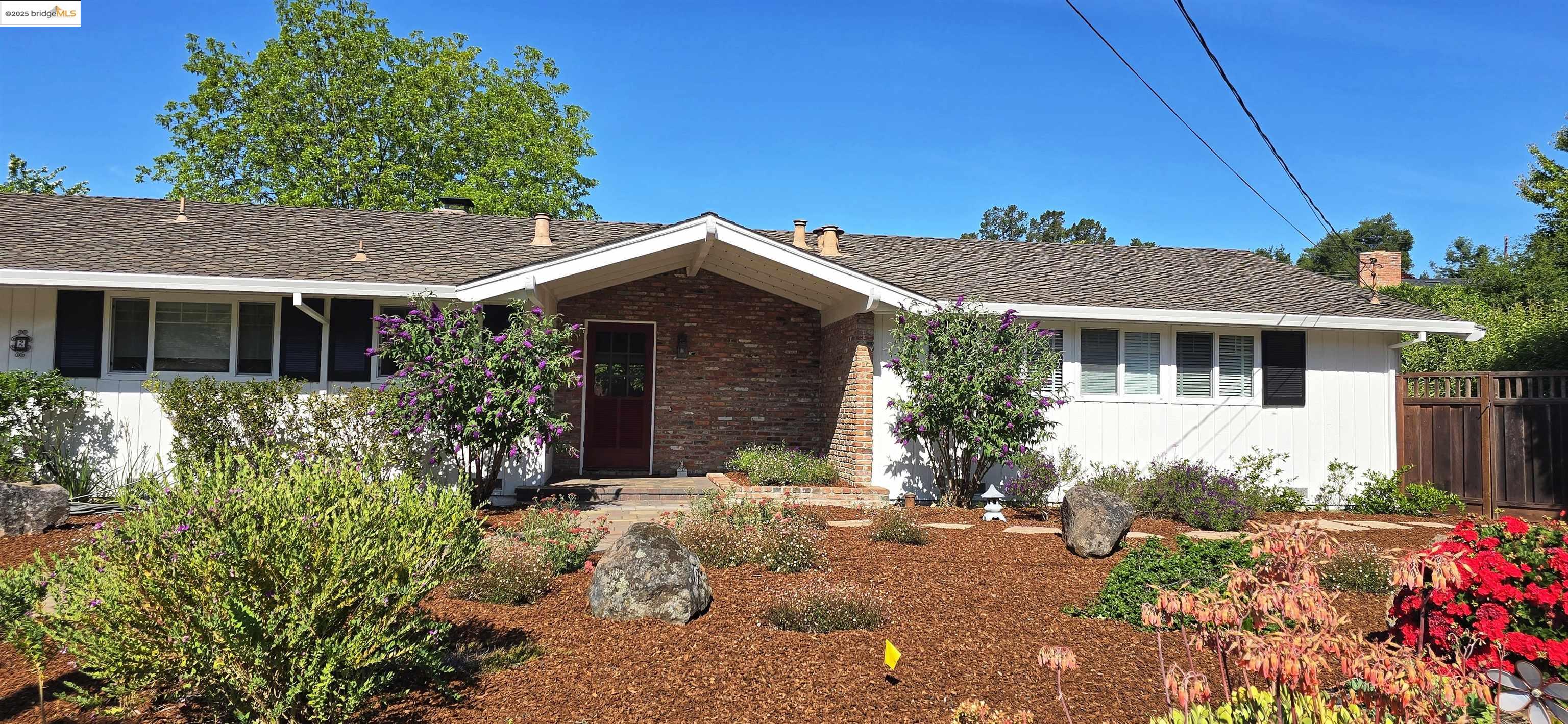 Detail Gallery Image 1 of 1 For 2 Rae Ct, Orinda,  CA 94563 - 4 Beds | 2 Baths