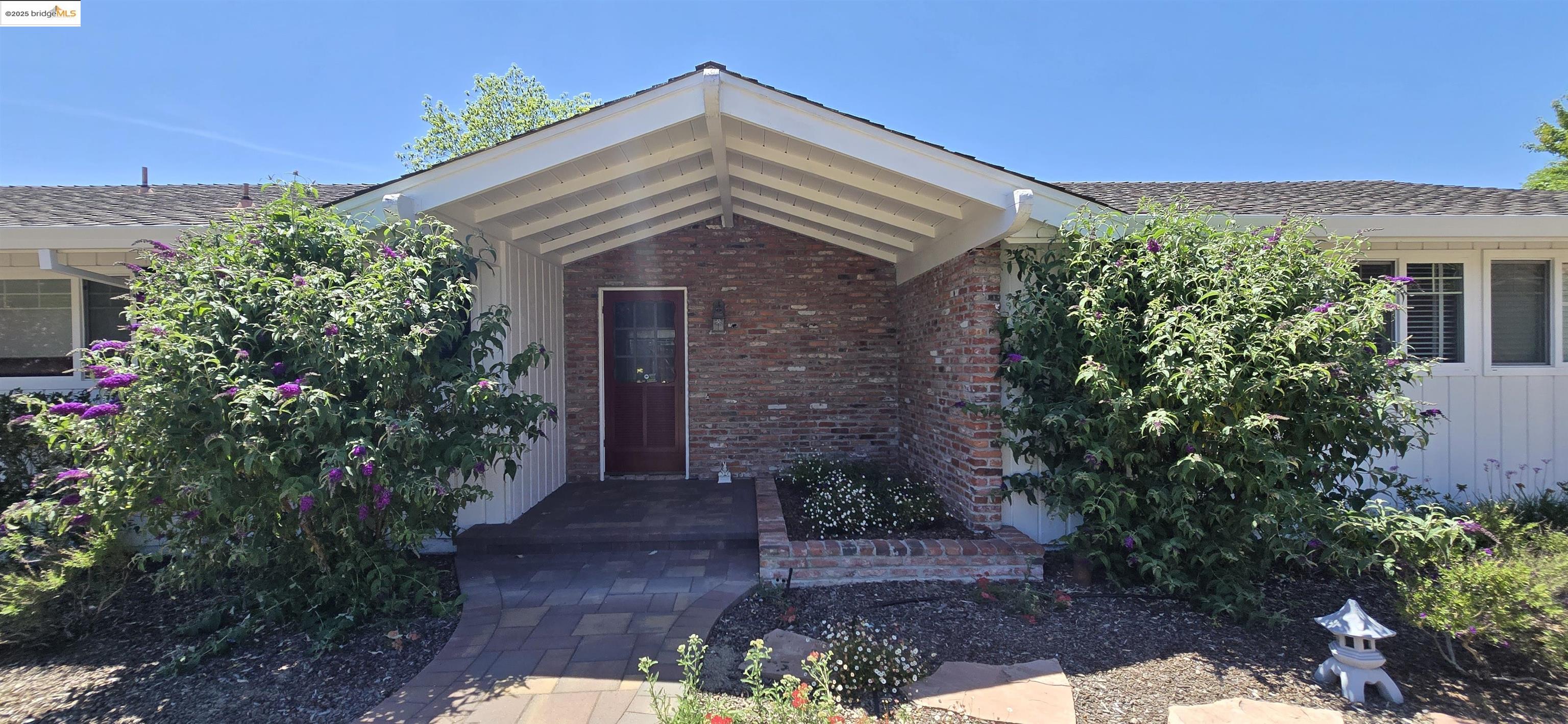 Detail Gallery Image 1 of 28 For 2 Rae Ct, Orinda,  CA 94563 - 4 Beds | 2 Baths