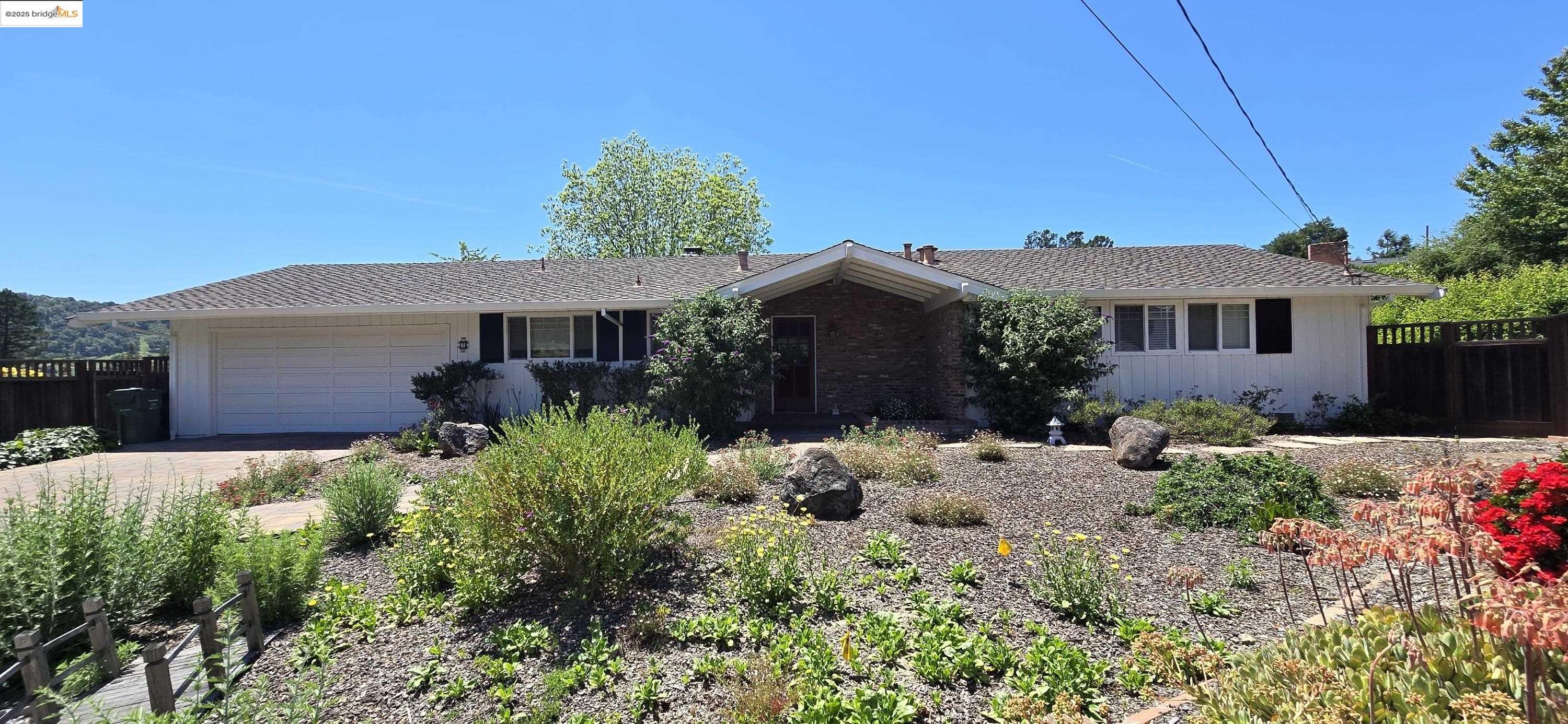 Detail Gallery Image 2 of 28 For 2 Rae Ct, Orinda,  CA 94563 - 4 Beds | 2 Baths