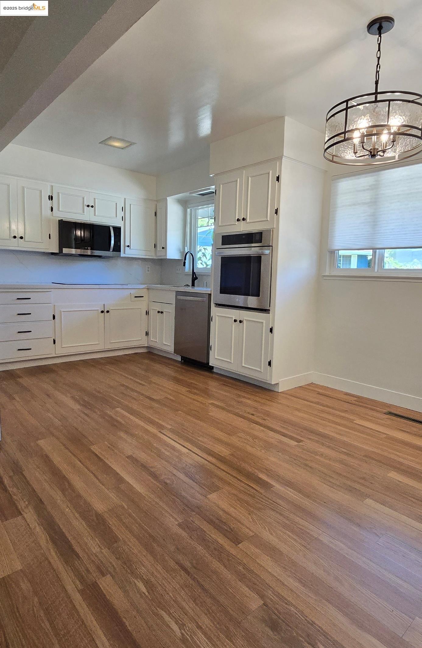 Detail Gallery Image 11 of 28 For 2 Rae Ct, Orinda,  CA 94563 - 4 Beds | 2 Baths