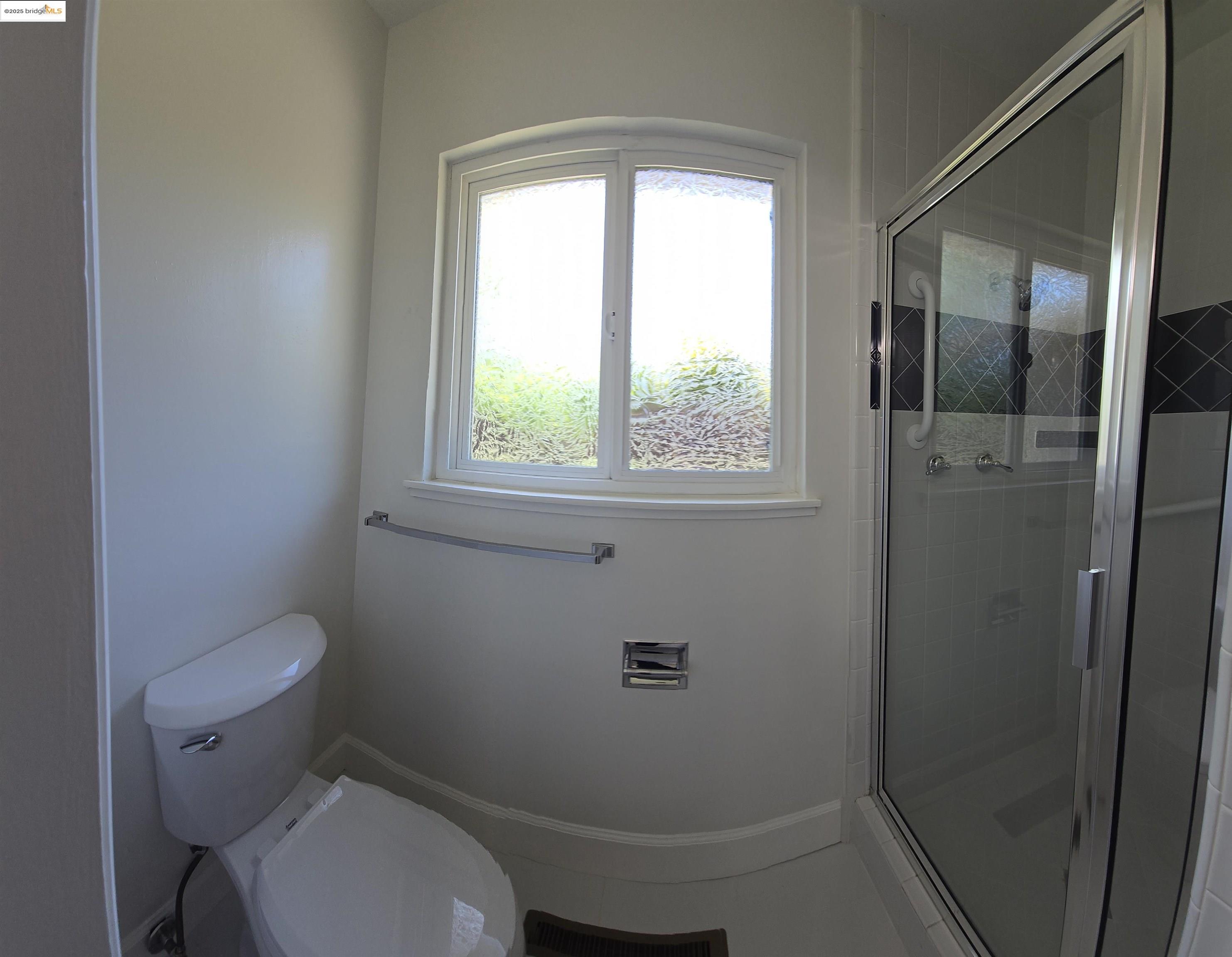 Detail Gallery Image 20 of 28 For 2 Rae Ct, Orinda,  CA 94563 - 4 Beds | 2 Baths