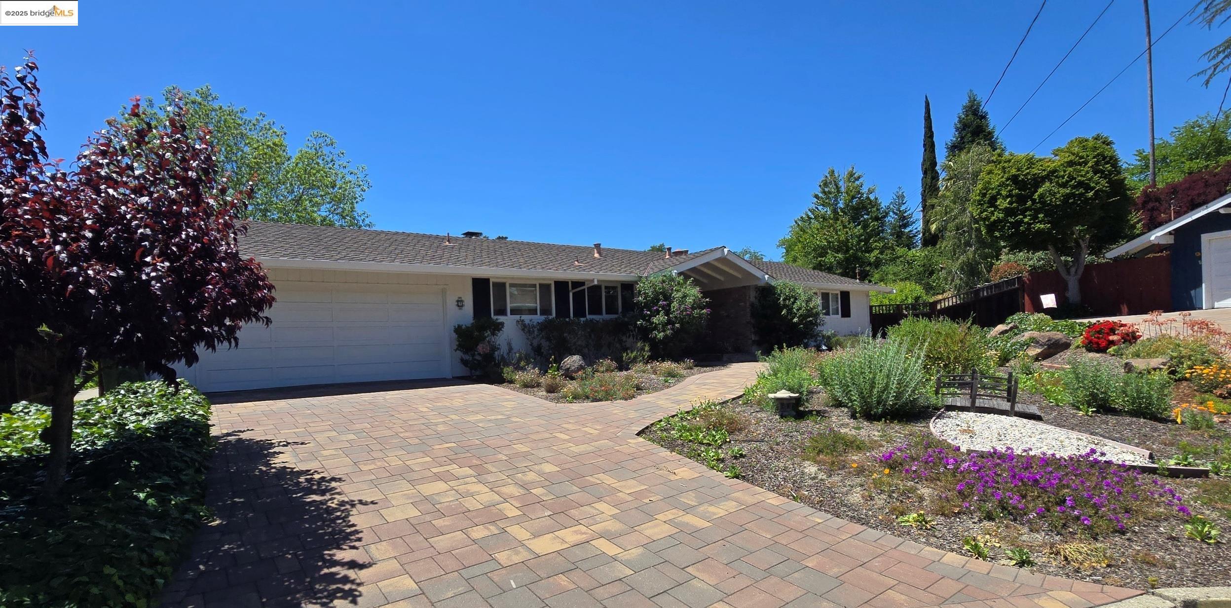Detail Gallery Image 3 of 28 For 2 Rae Ct, Orinda,  CA 94563 - 4 Beds | 2 Baths
