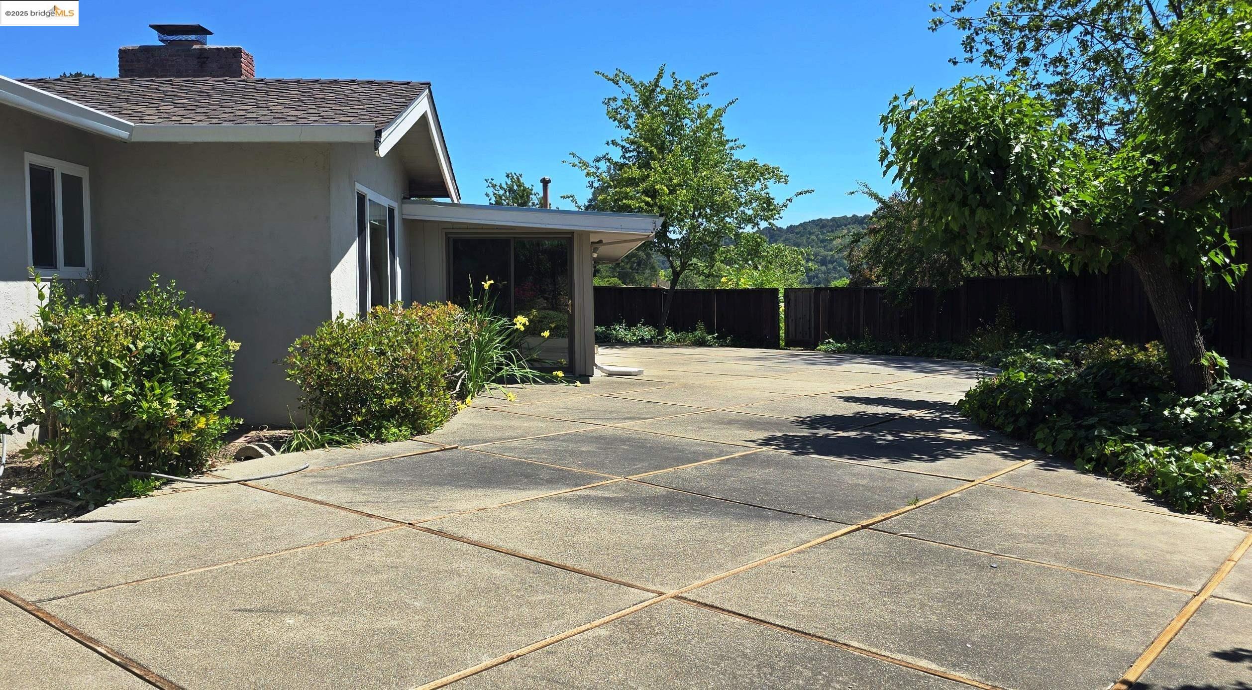 Detail Gallery Image 24 of 28 For 2 Rae Ct, Orinda,  CA 94563 - 4 Beds | 2 Baths