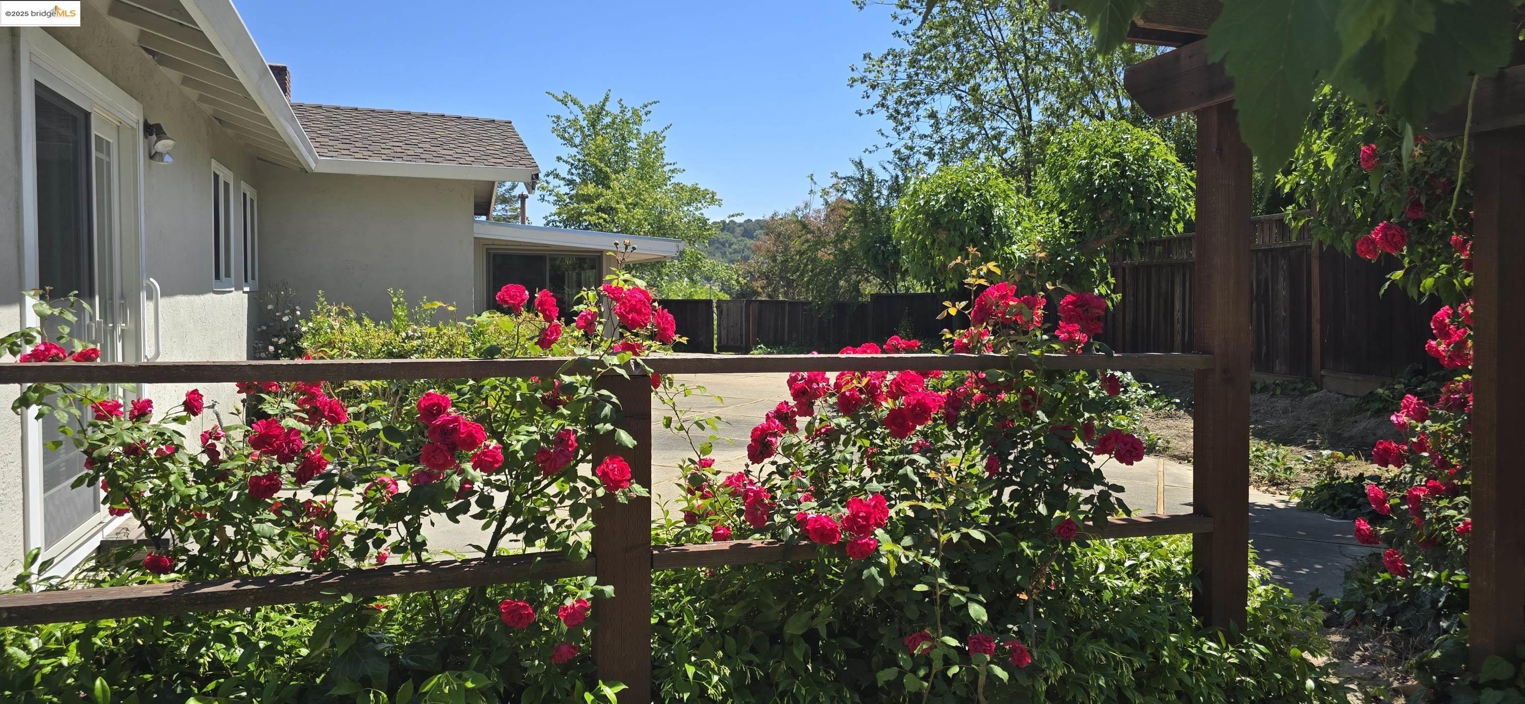 Detail Gallery Image 26 of 28 For 2 Rae Ct, Orinda,  CA 94563 - 4 Beds | 2 Baths