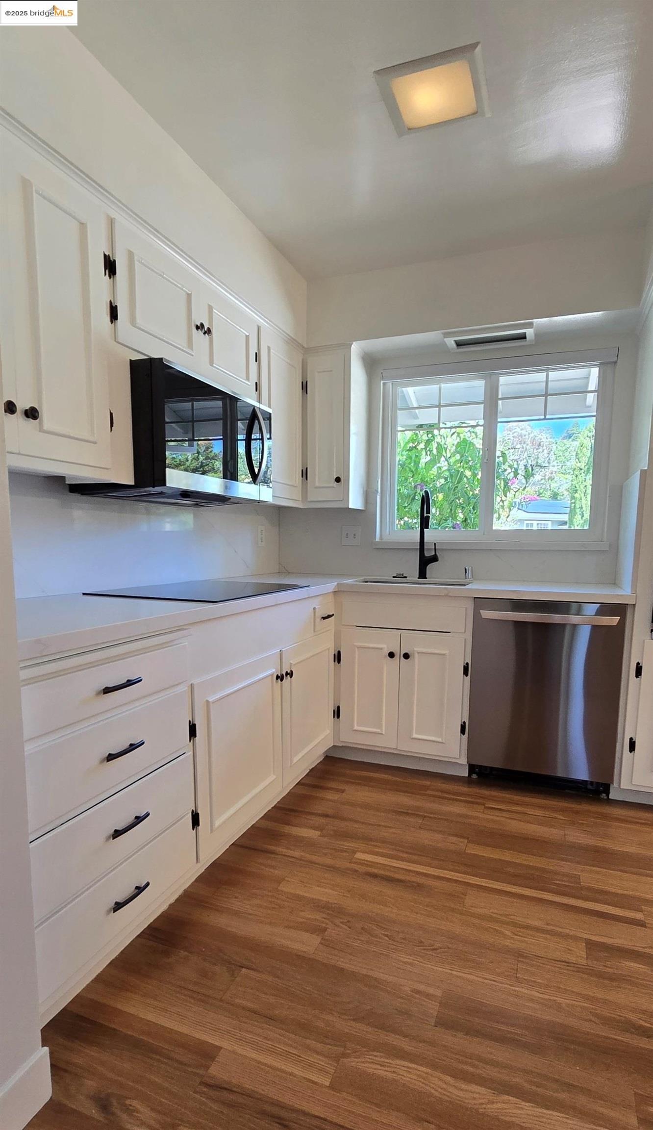 Detail Gallery Image 10 of 28 For 2 Rae Ct, Orinda,  CA 94563 - 4 Beds | 2 Baths