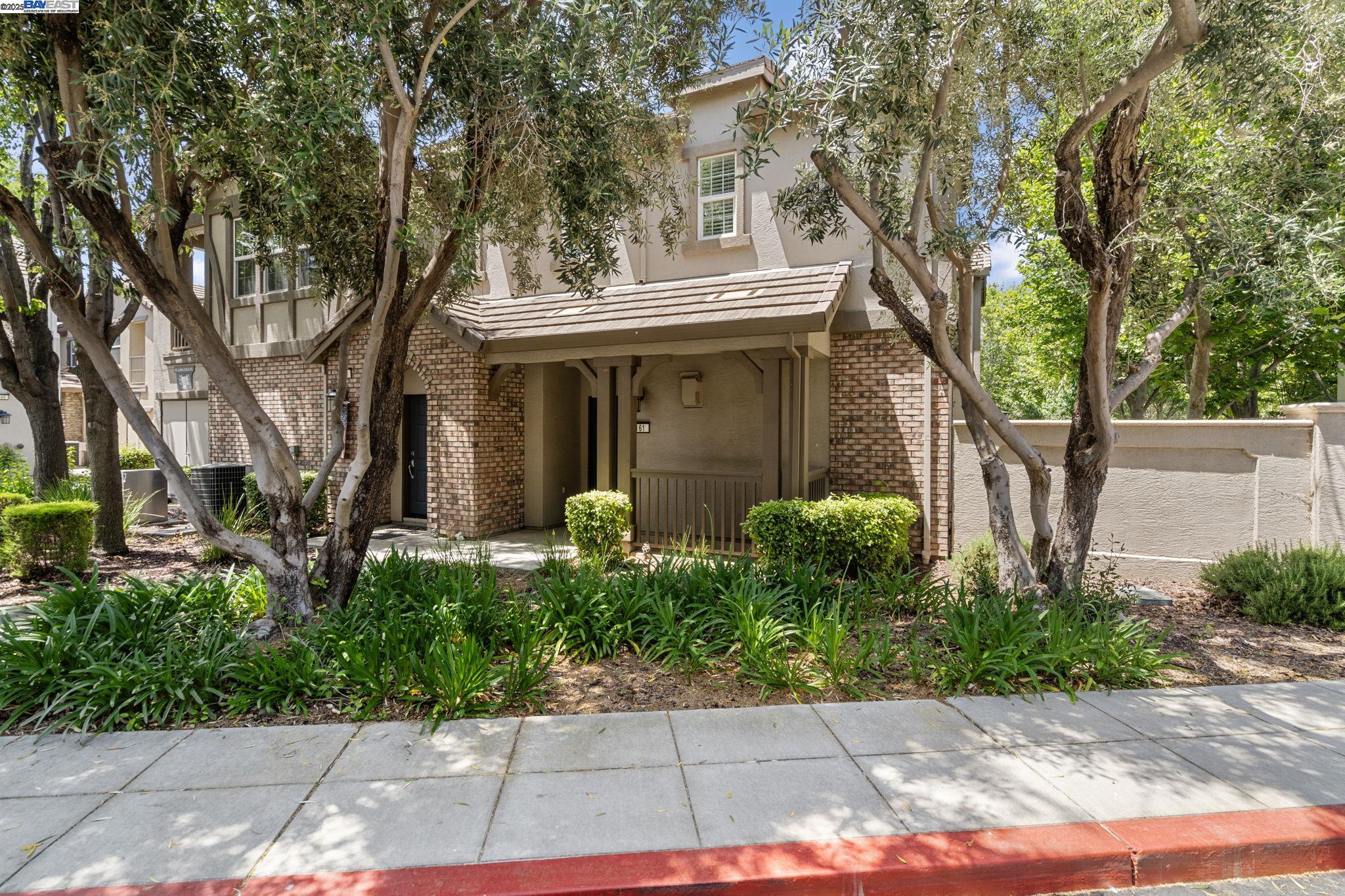 Detail Gallery Image 1 of 52 For 161 W Luna Loca Ln, Mountain House,  CA 95391 - 3 Beds | 3 Baths