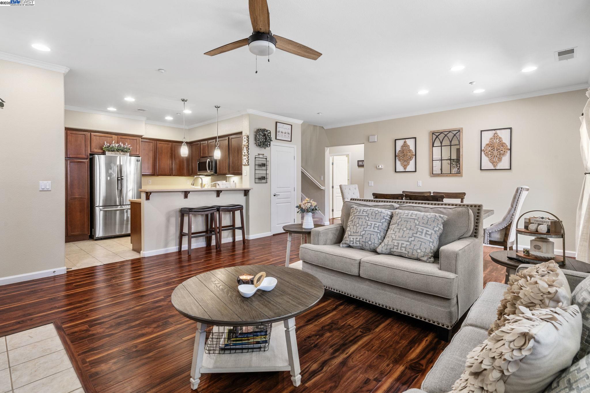 Detail Gallery Image 13 of 52 For 161 W Luna Loca Ln, Mountain House,  CA 95391 - 3 Beds | 3 Baths