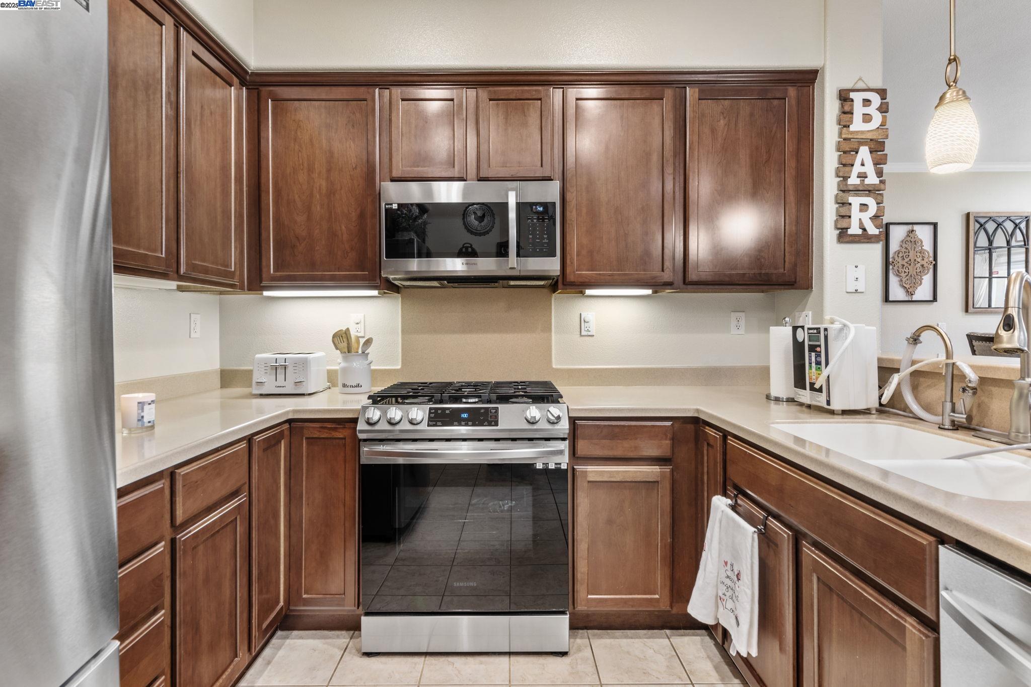 Detail Gallery Image 16 of 52 For 161 W Luna Loca Ln, Mountain House,  CA 95391 - 3 Beds | 3 Baths