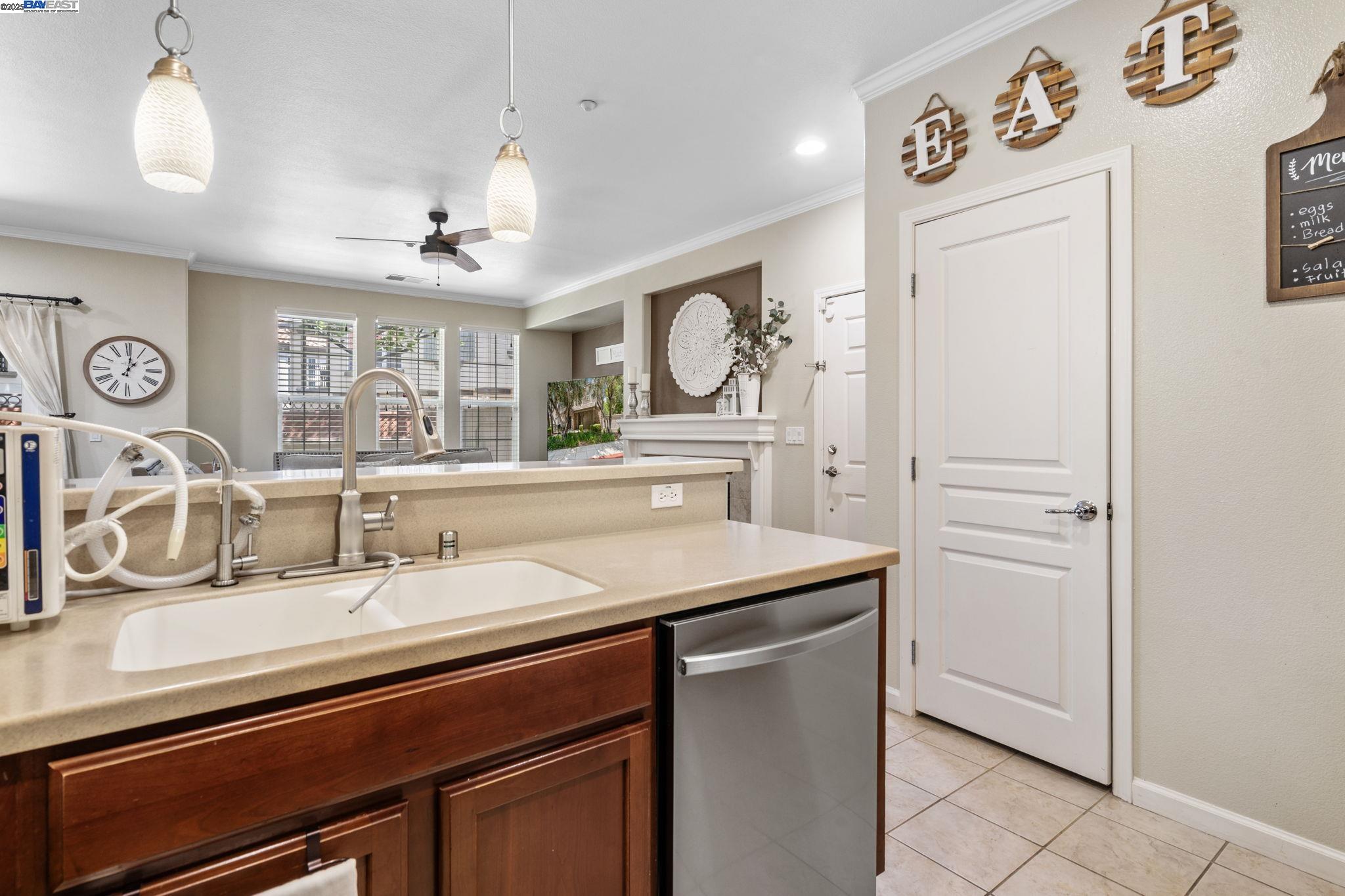 Detail Gallery Image 18 of 52 For 161 W Luna Loca Ln, Mountain House,  CA 95391 - 3 Beds | 3 Baths