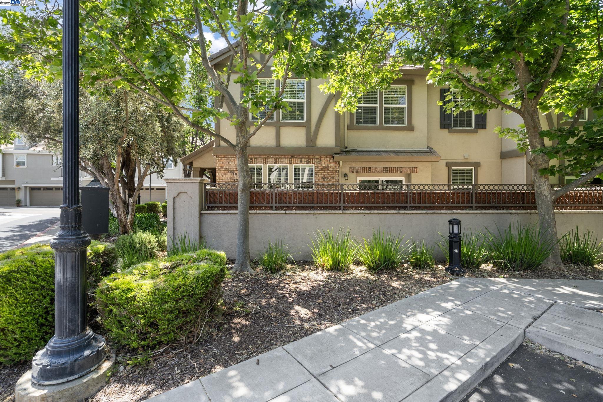 Detail Gallery Image 4 of 52 For 161 W Luna Loca Ln, Mountain House,  CA 95391 - 3 Beds | 3 Baths