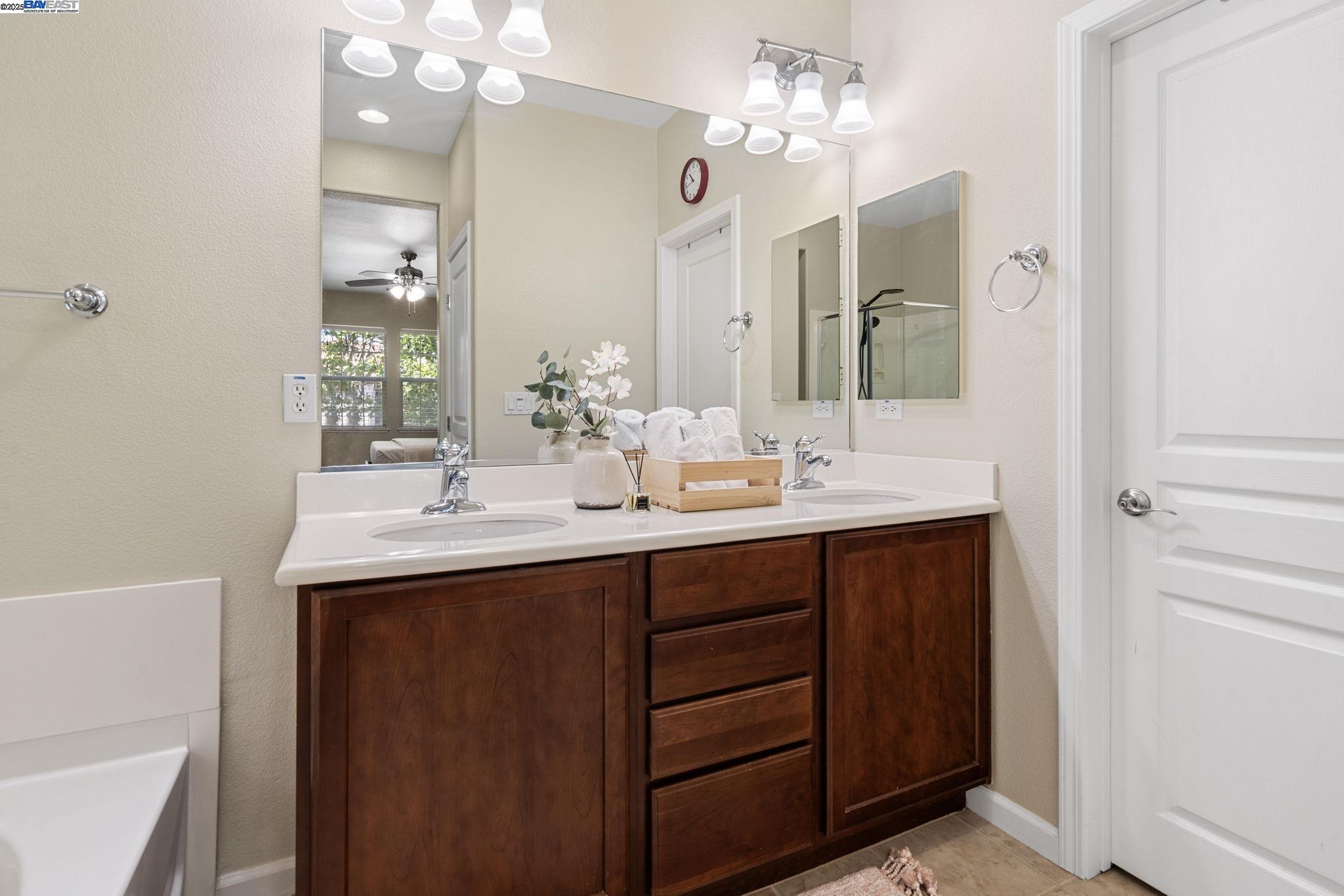 Detail Gallery Image 37 of 52 For 161 W Luna Loca Ln, Mountain House,  CA 95391 - 3 Beds | 3 Baths