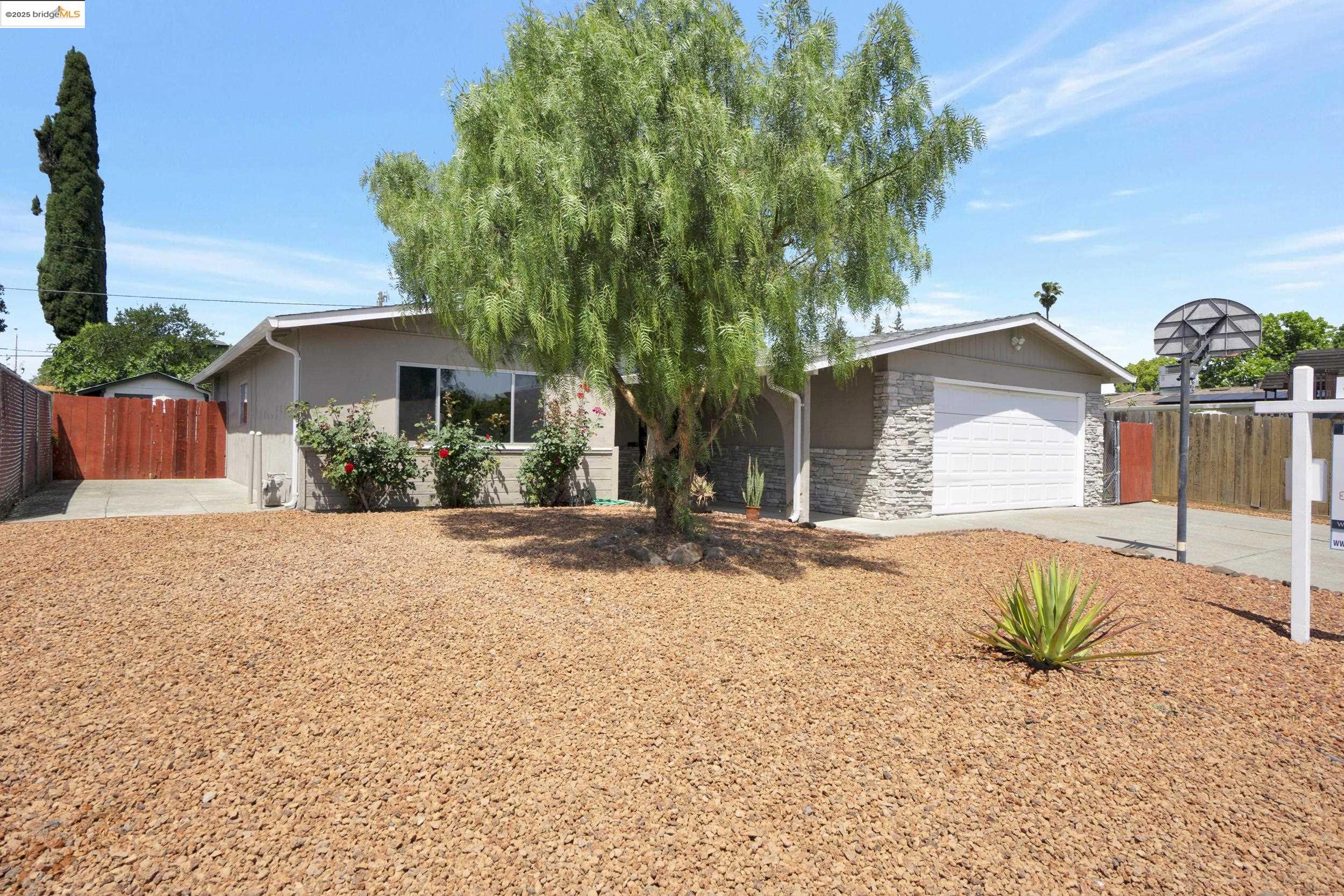 Detail Gallery Image 2 of 32 For 2049 Plum Tree Way, Fairfield,  CA 94533 - 3 Beds | 2 Baths