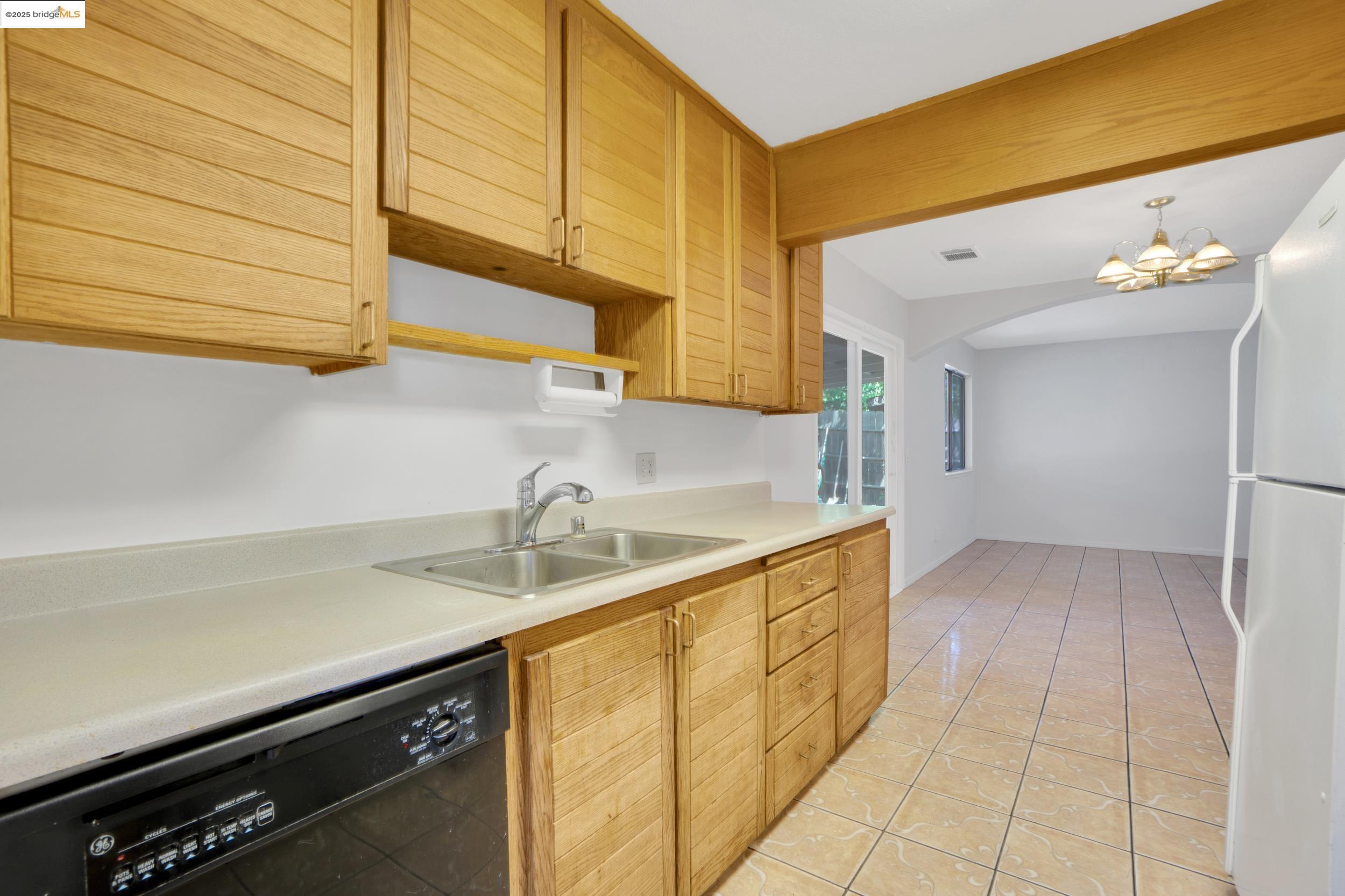 Detail Gallery Image 9 of 32 For 2049 Plum Tree Way, Fairfield,  CA 94533 - 3 Beds | 2 Baths