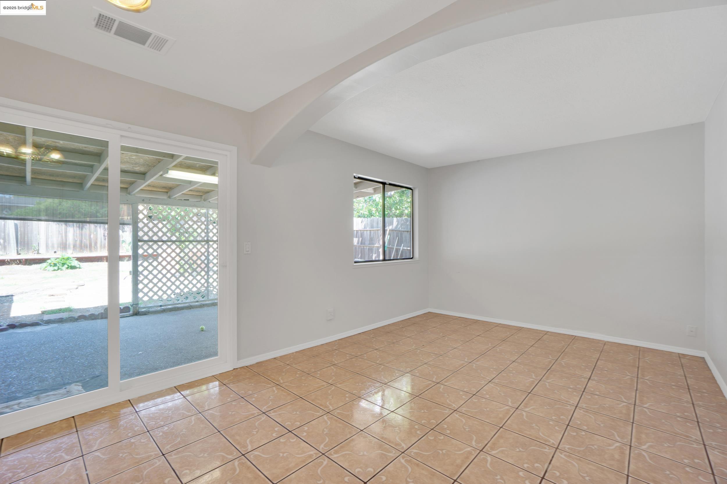 Detail Gallery Image 10 of 32 For 2049 Plum Tree Way, Fairfield,  CA 94533 - 3 Beds | 2 Baths