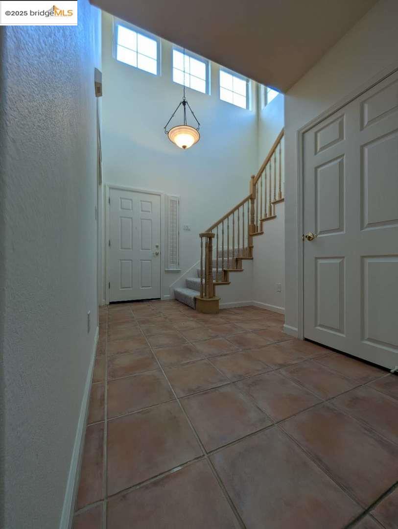 Detail Gallery Image 2 of 34 For 4224 Pinehurst Cir, Stockton,  CA 95219 - 3 Beds | 3 Baths