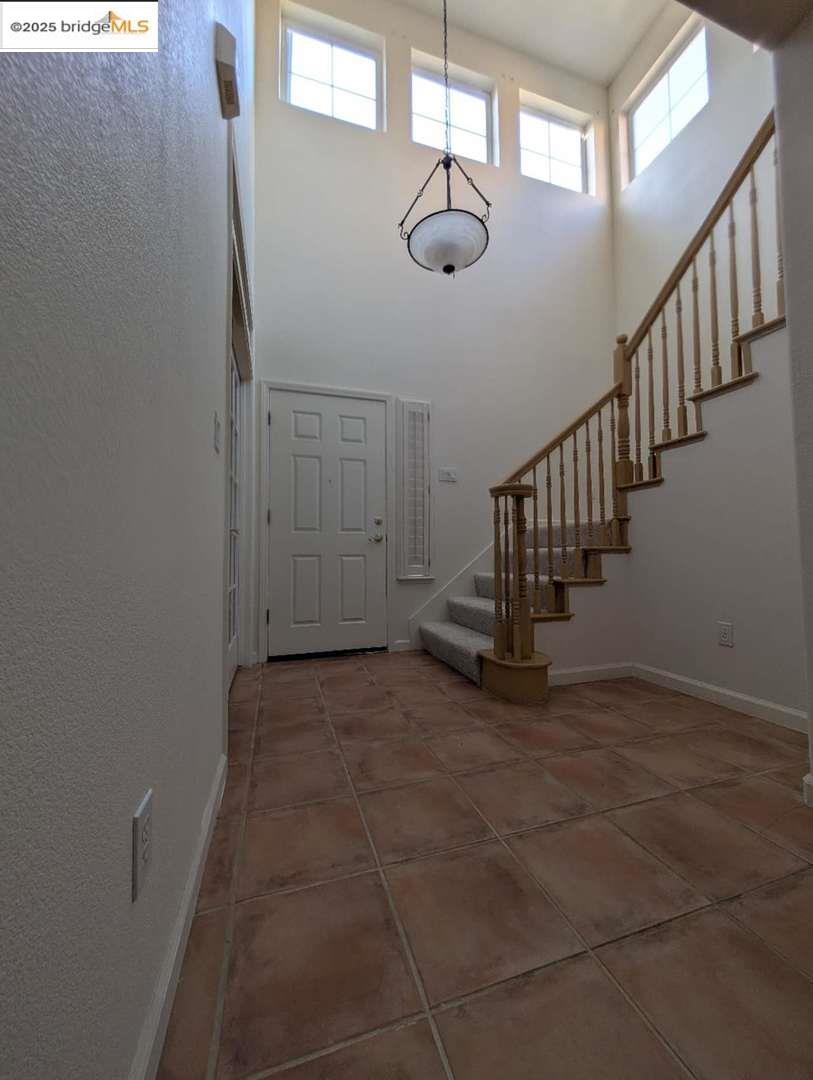 Detail Gallery Image 3 of 34 For 4224 Pinehurst Cir, Stockton,  CA 95219 - 3 Beds | 3 Baths
