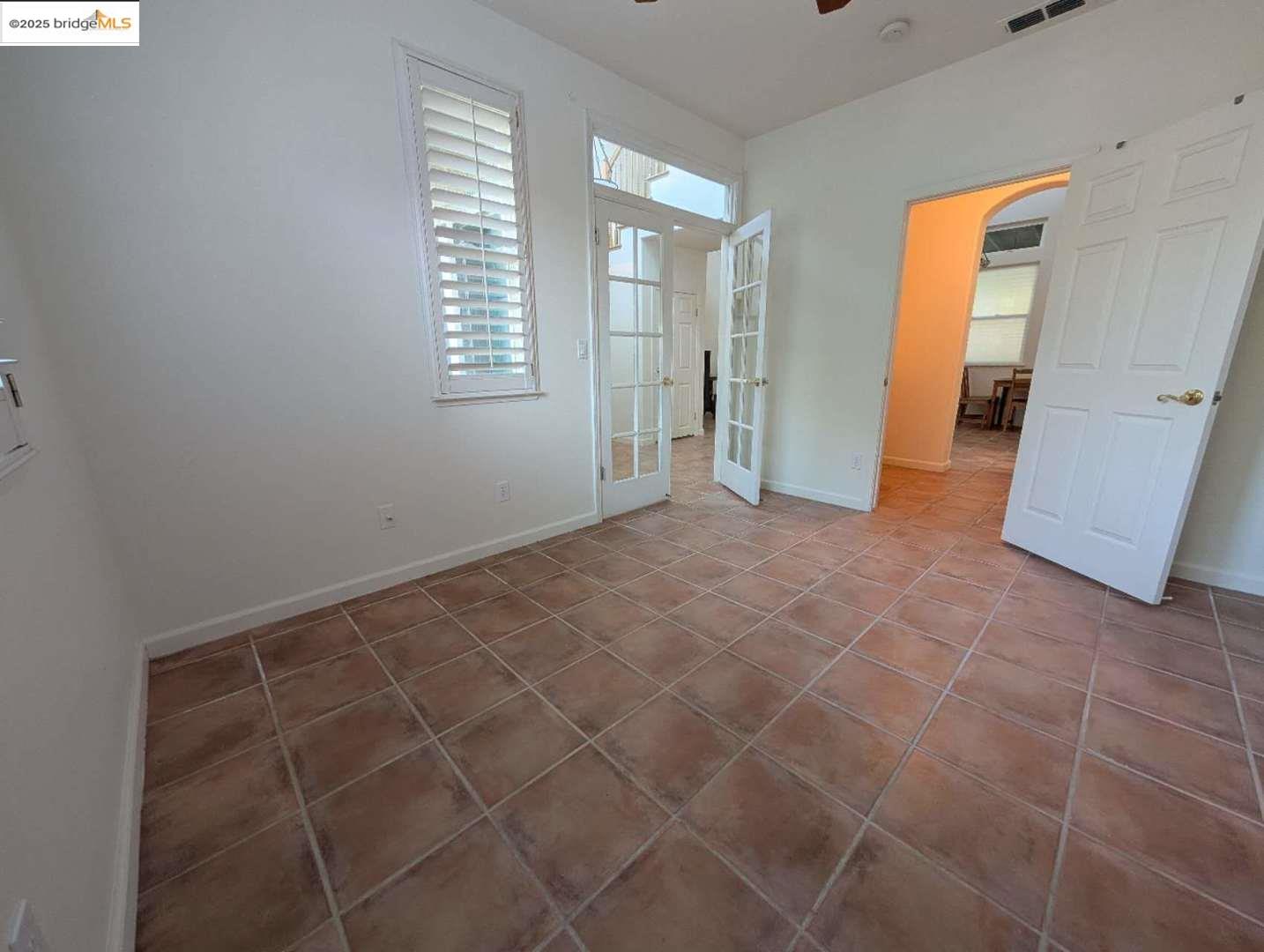 Detail Gallery Image 4 of 34 For 4224 Pinehurst Cir, Stockton,  CA 95219 - 3 Beds | 3 Baths