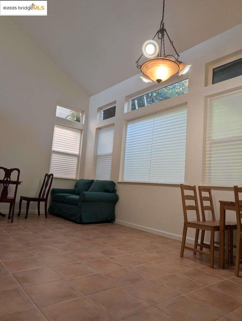 Detail Gallery Image 7 of 34 For 4224 Pinehurst Cir, Stockton,  CA 95219 - 3 Beds | 3 Baths