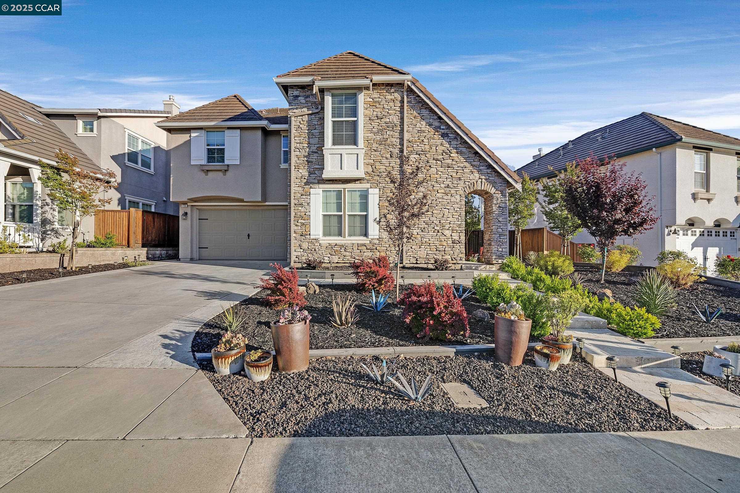 Detail Gallery Image 1 of 43 For 1735 Cottswald St, Danville,  CA 94506 - 5 Beds | 4/1 Baths