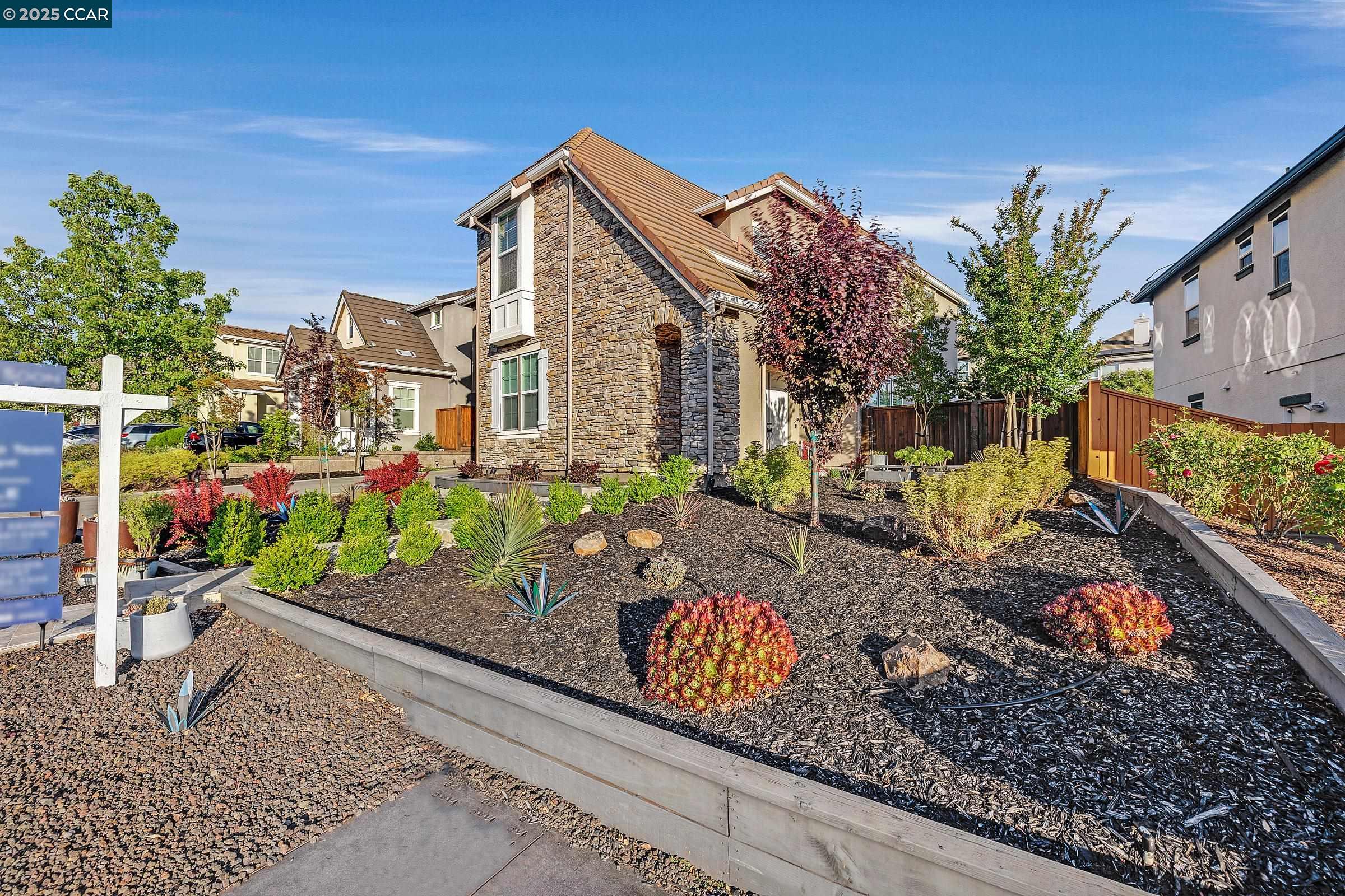 Detail Gallery Image 4 of 43 For 1735 Cottswald St, Danville,  CA 94506 - 5 Beds | 4/1 Baths