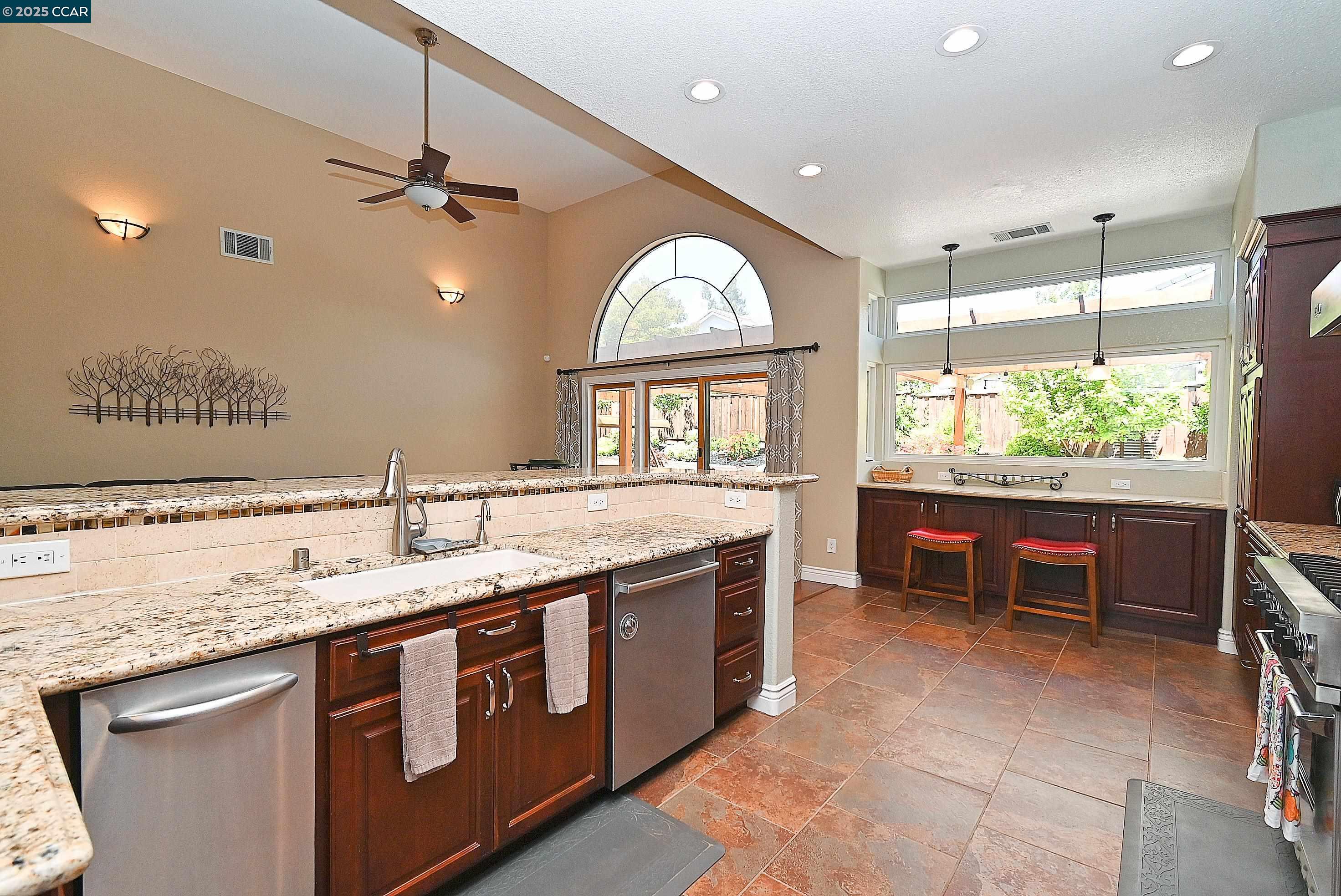 Detail Gallery Image 12 of 37 For 800 Beaver Creek Ct, San Ramon,  CA 94582 - 4 Beds | 2/1 Baths