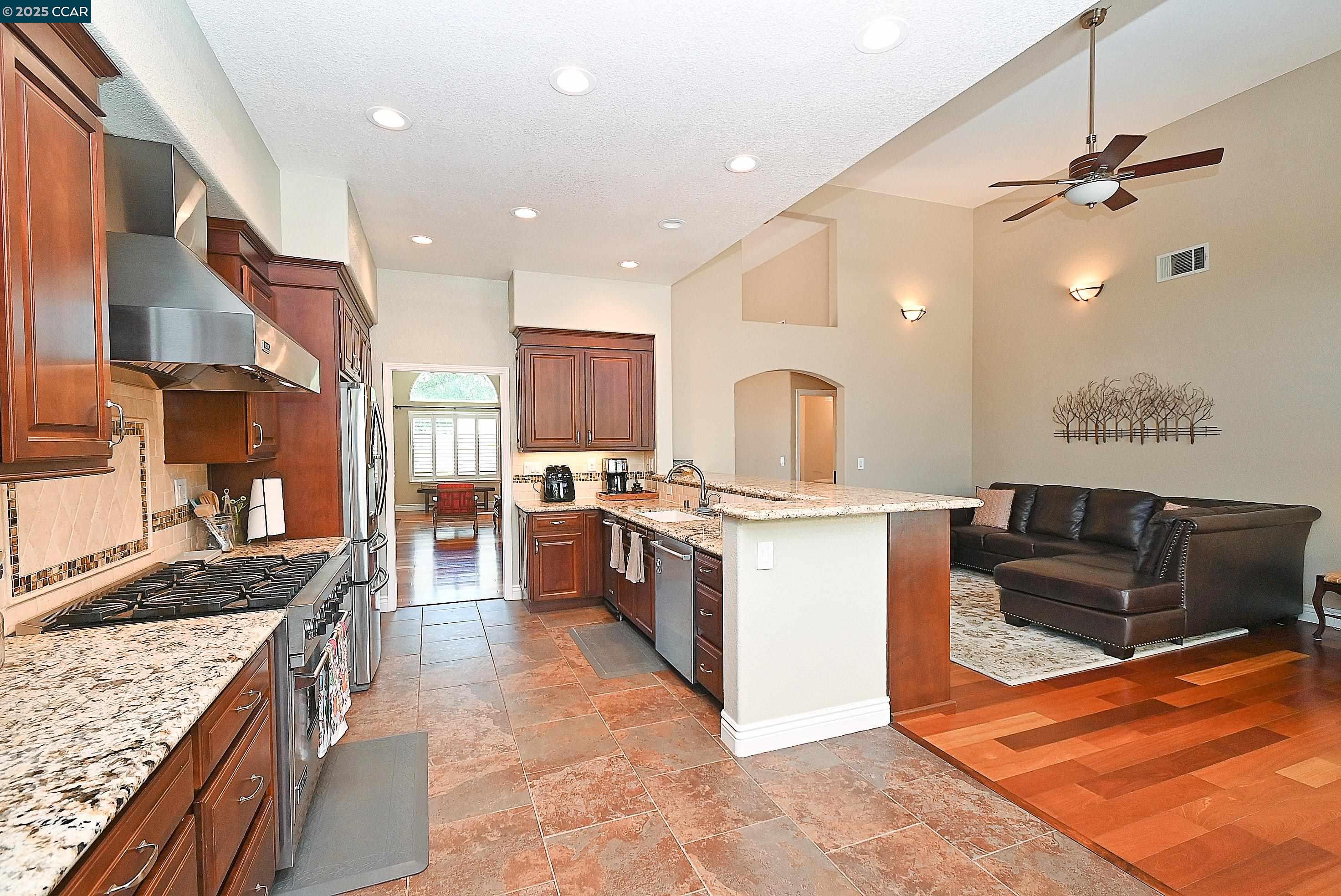 Detail Gallery Image 13 of 37 For 800 Beaver Creek Ct, San Ramon,  CA 94582 - 4 Beds | 2/1 Baths