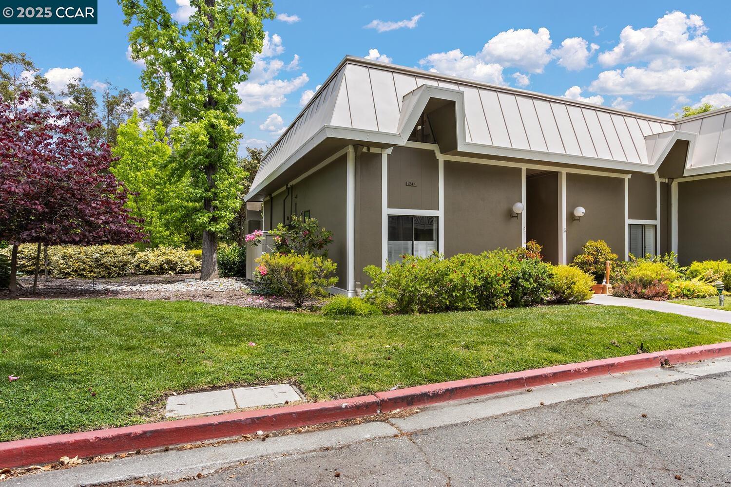 Detail Gallery Image 1 of 54 For 1244 Singingwood Ct. #1,  Walnut Creek,  CA 94595 - 2 Beds | 2 Baths